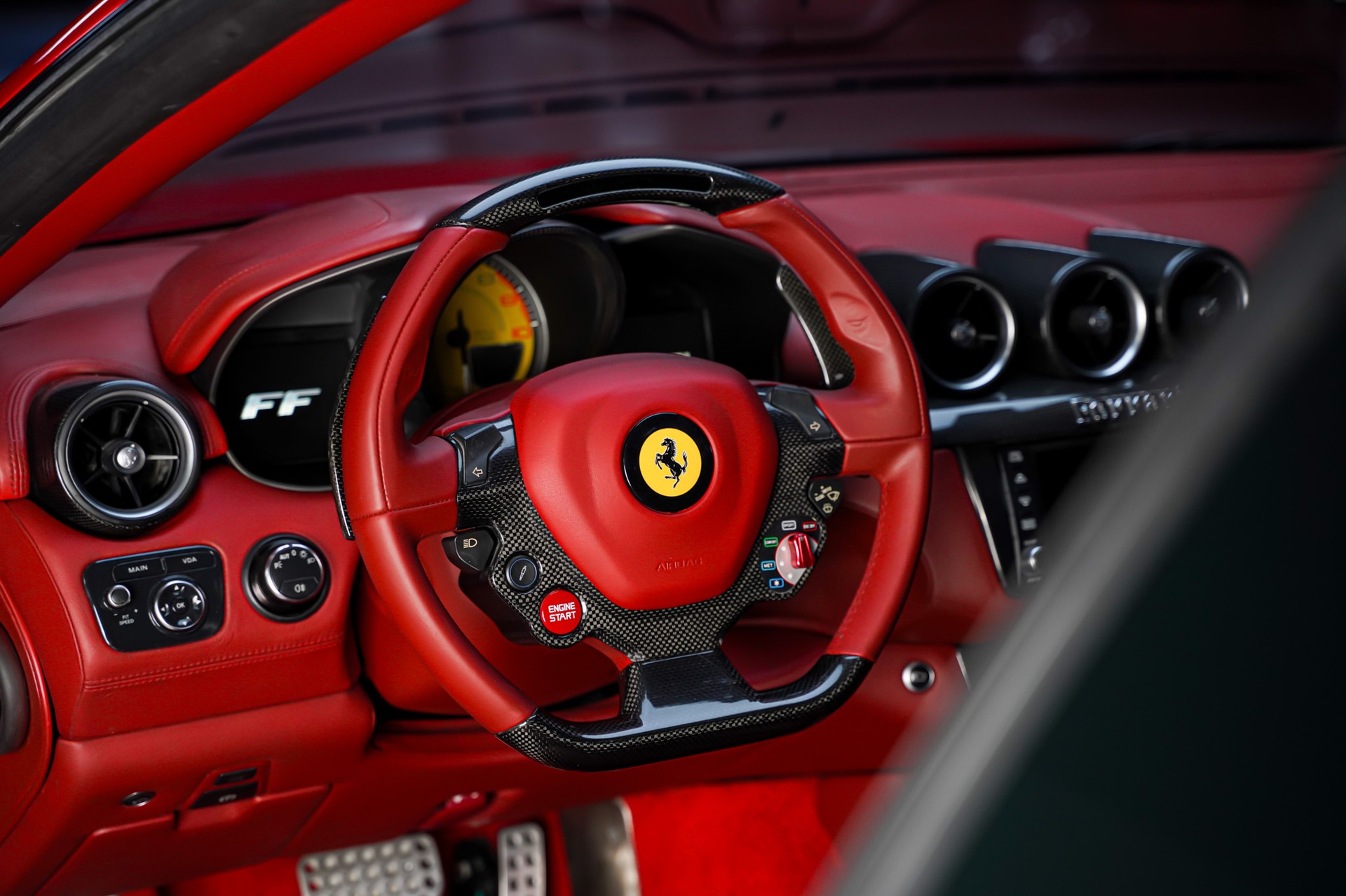 FERRARI FF-image-9