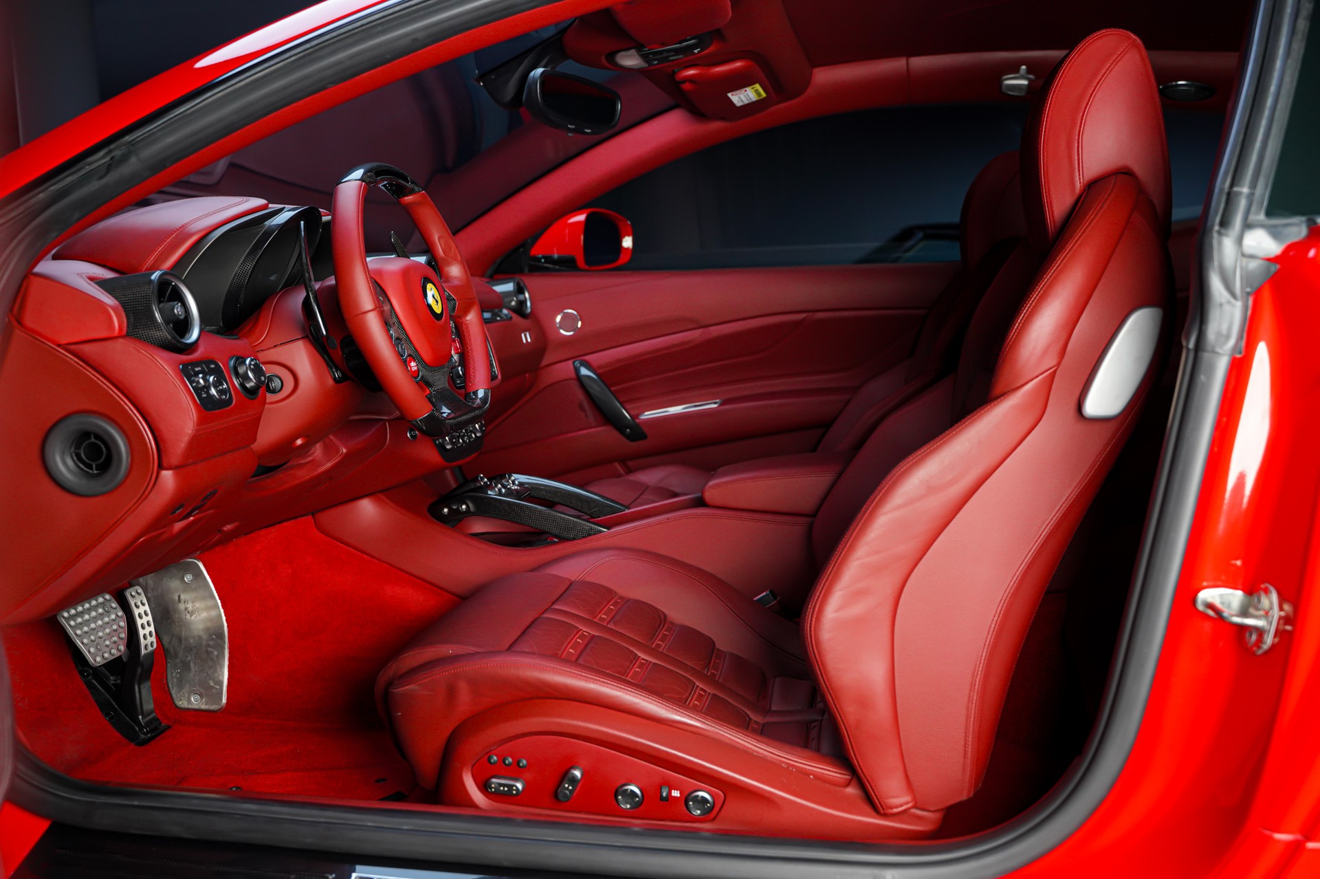 FERRARI FF-image-12