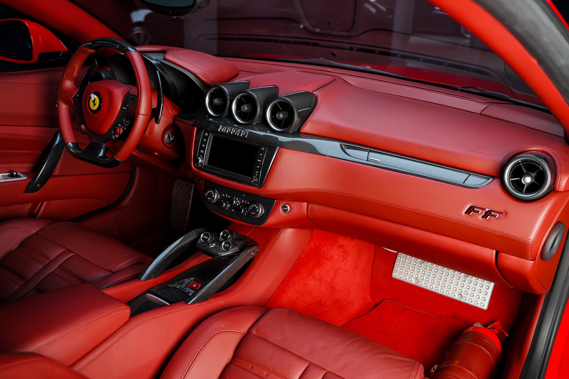 FERRARI FF-image-17