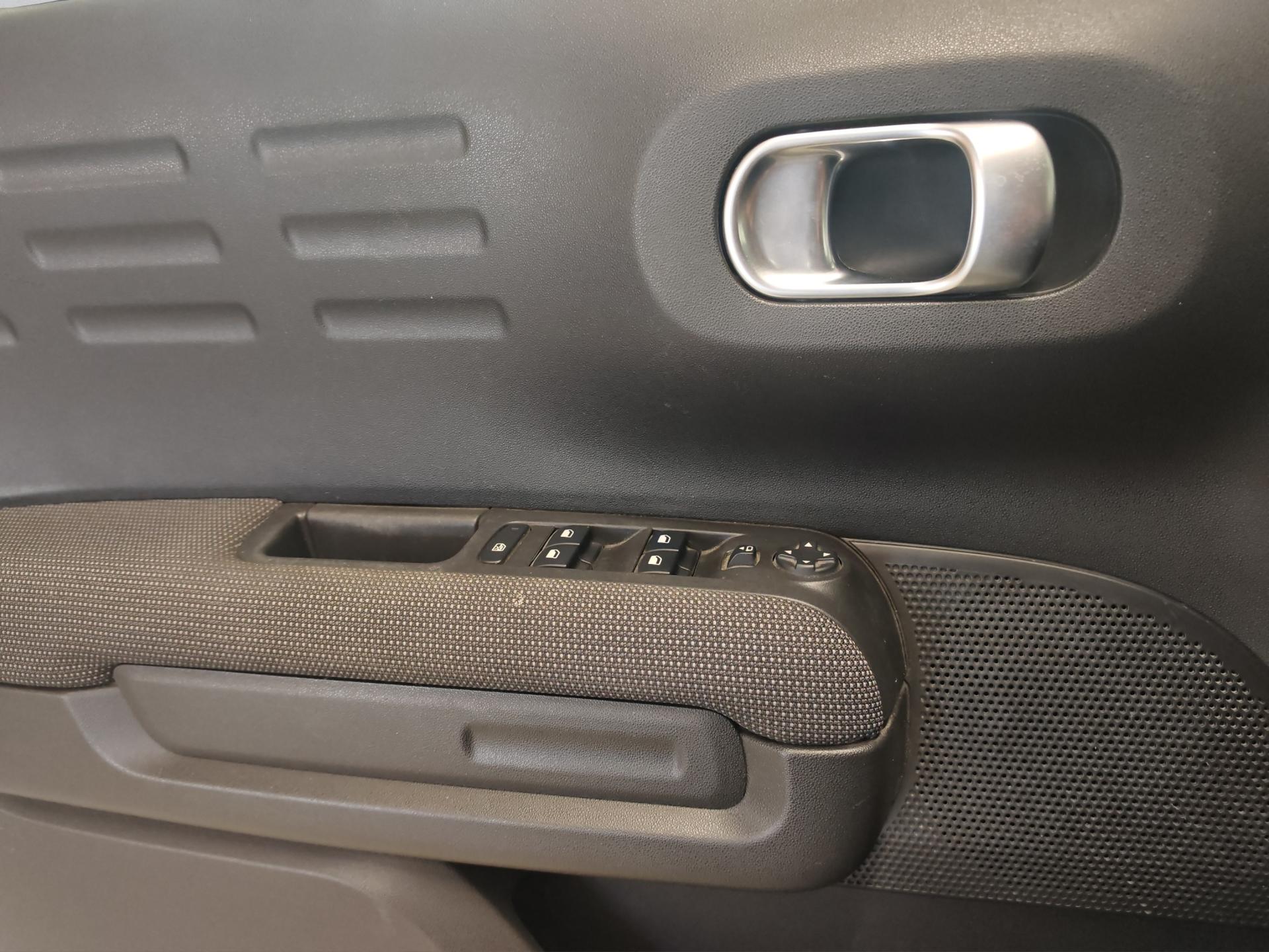 CITROEN C3 Aircross 1.2i PureTech Feel EAT-image-21