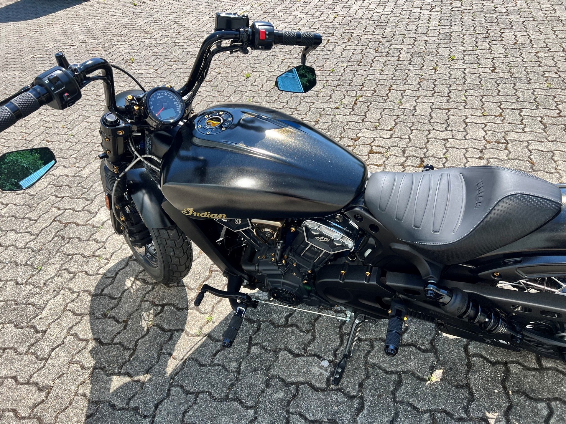 INDIAN Bobber Twenty-showroom-element-3