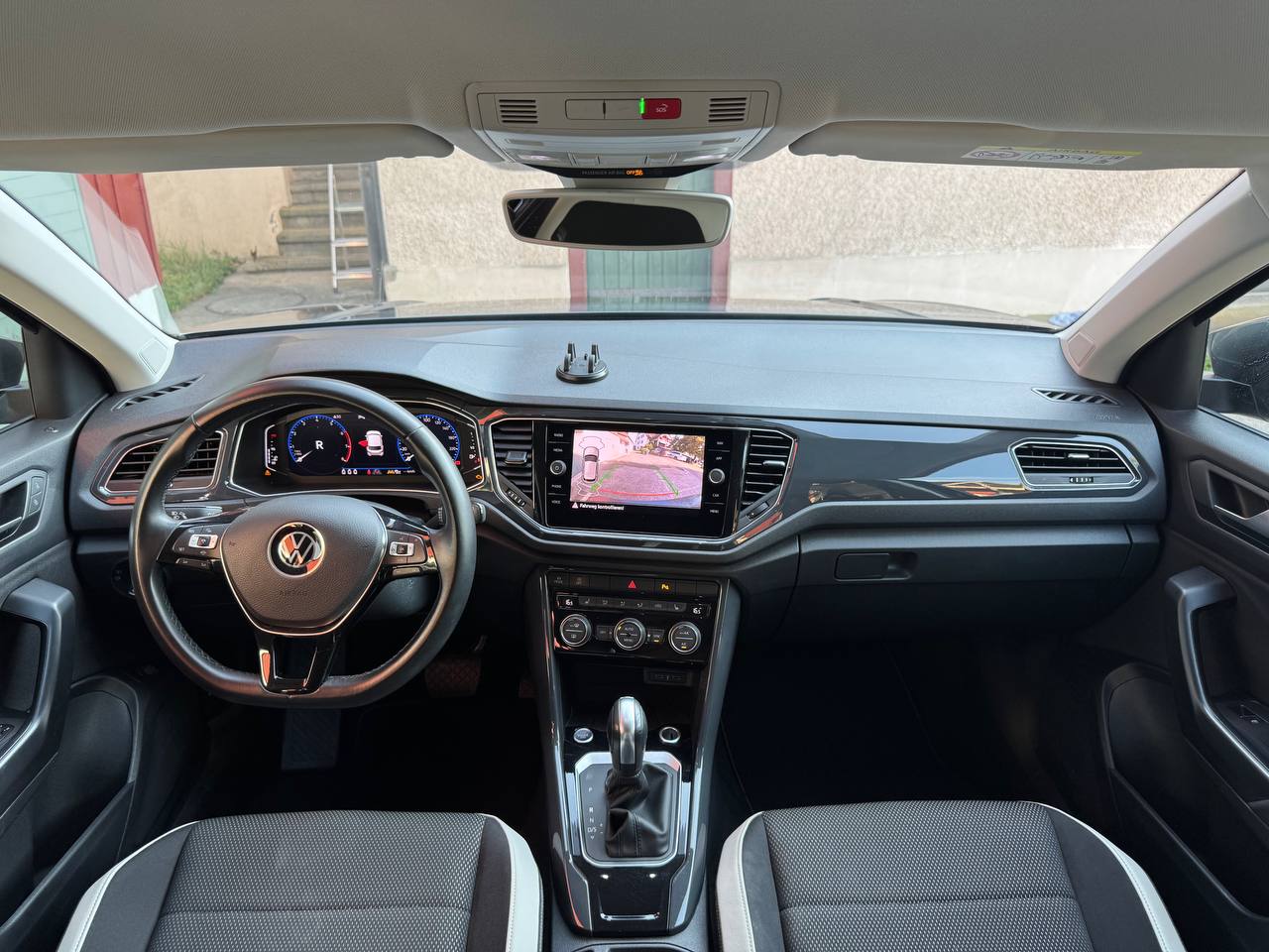 VW T-Roc 1.5 TSI EVO Sport DSG-image-9