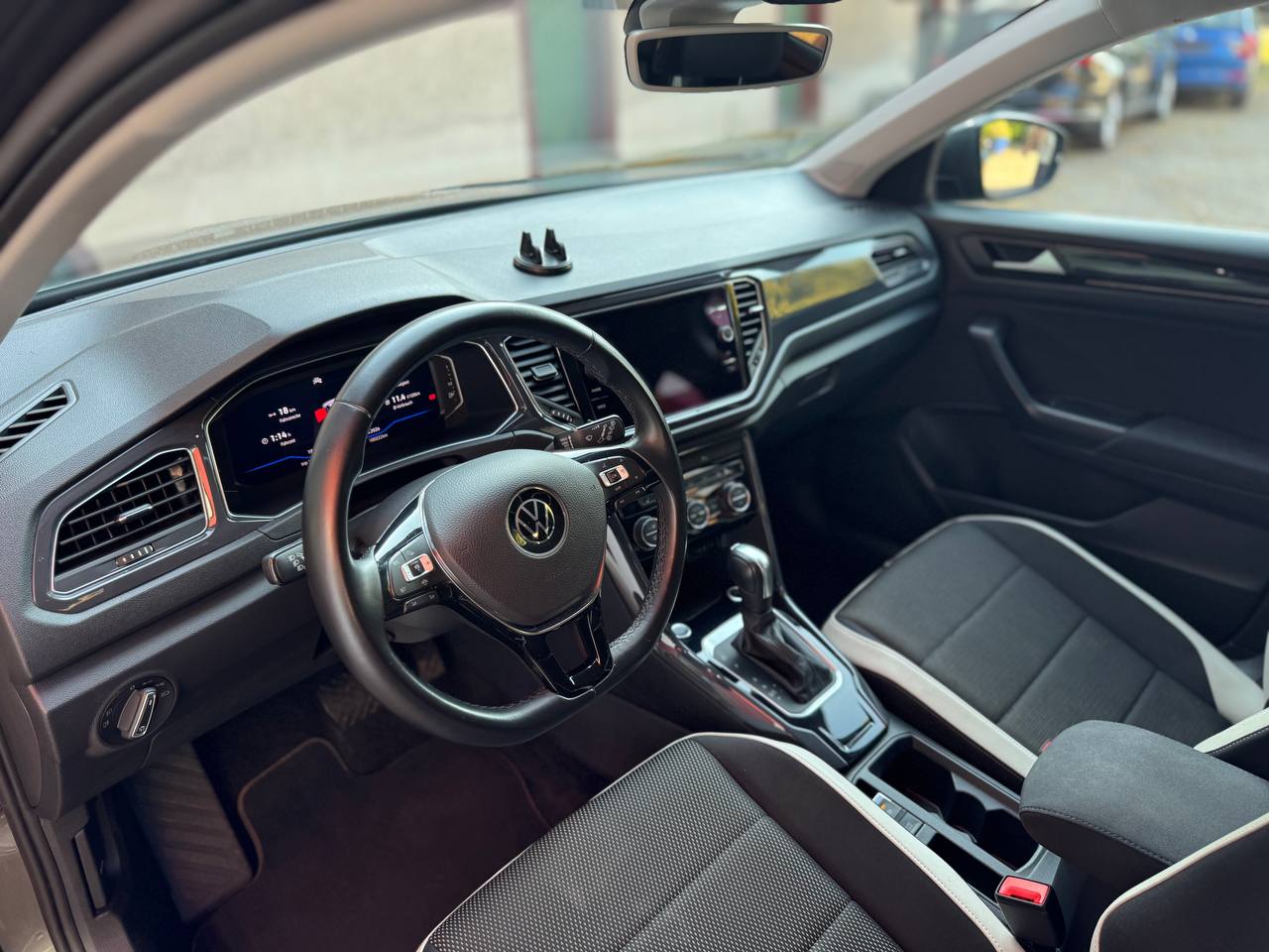 VW T-Roc 1.5 TSI EVO Sport DSG-image-8