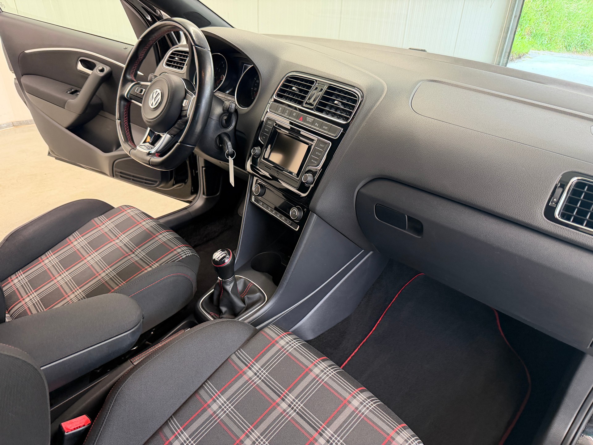 VW Polo 1.8 TSI GTI-image-17