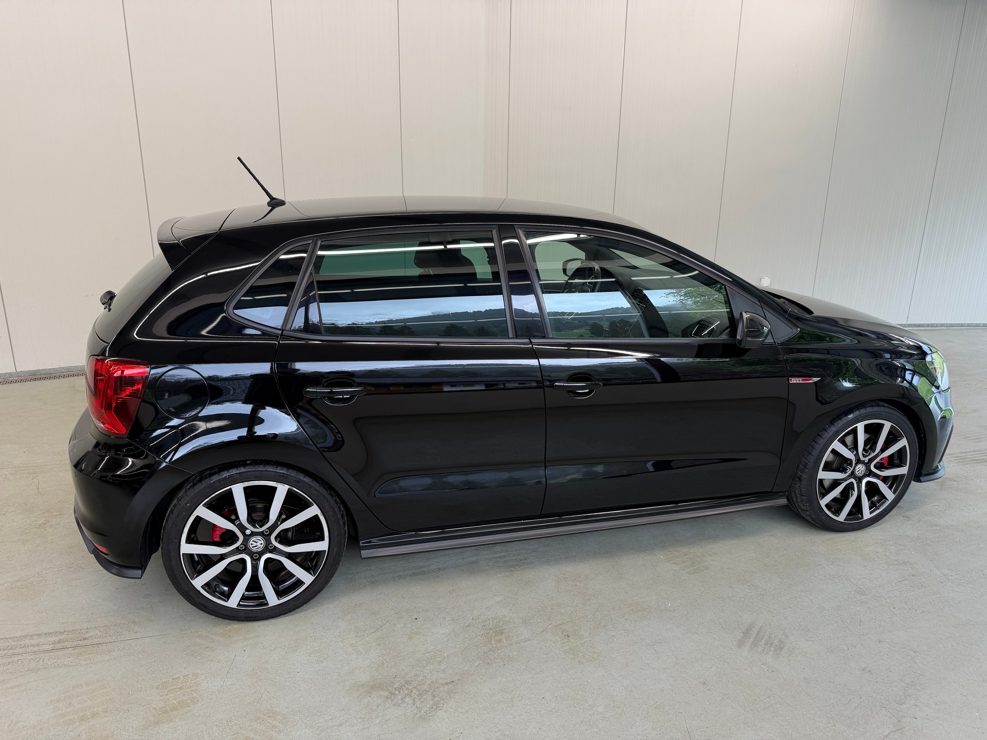 VW Polo 1.8 TSI GTI-image-2