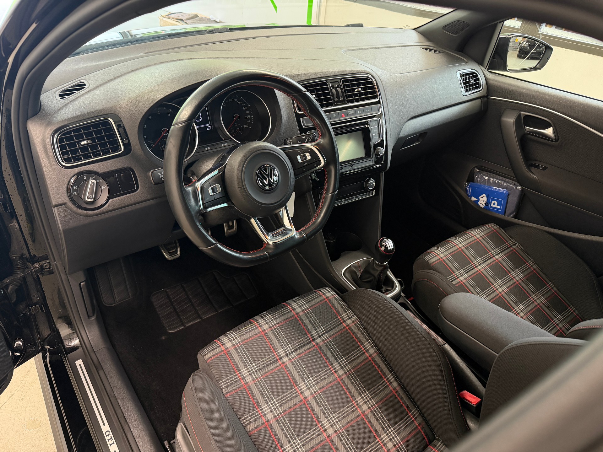 VW Polo 1.8 TSI GTI-image-10