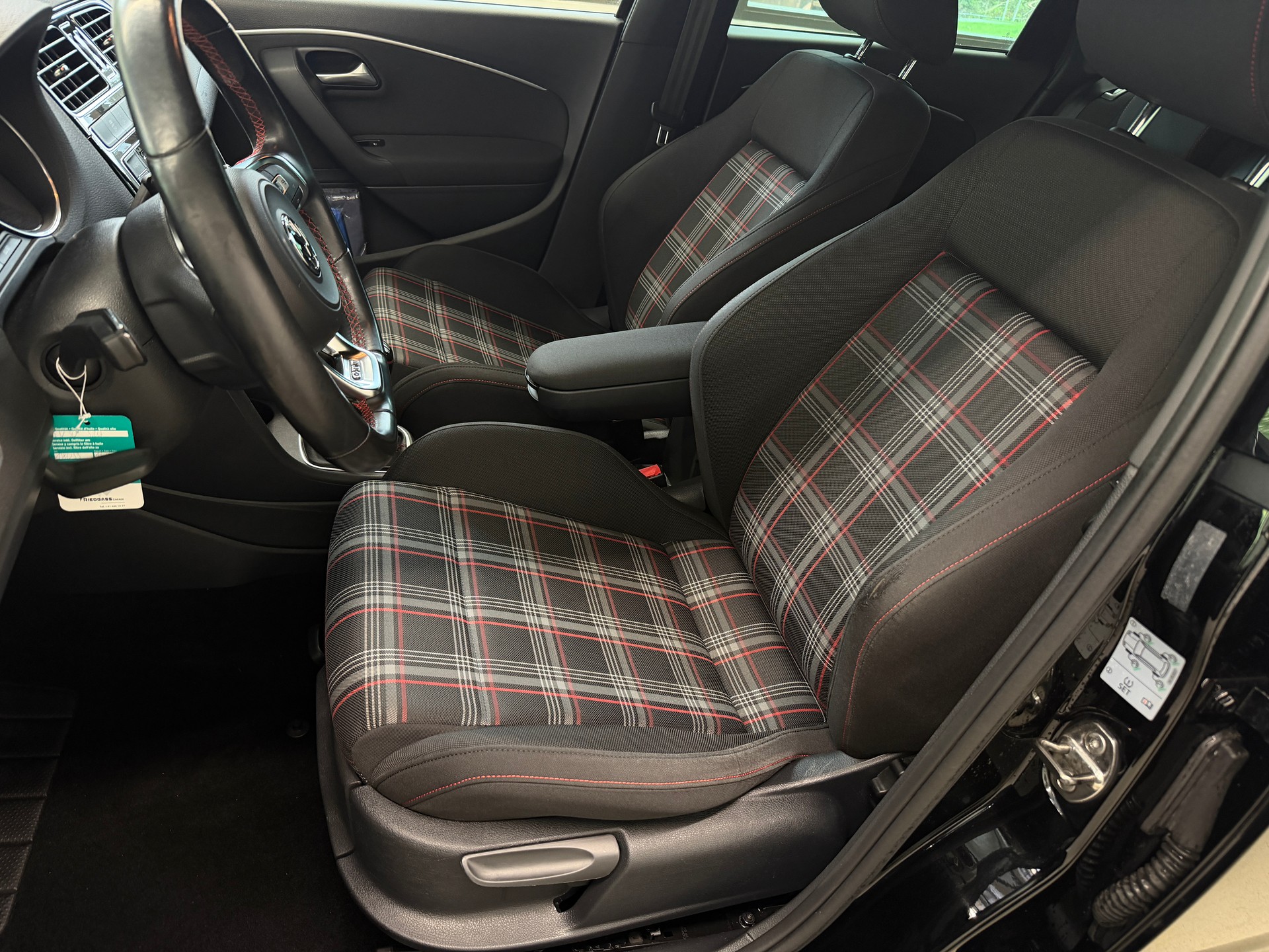 VW Polo 1.8 TSI GTI-image-12