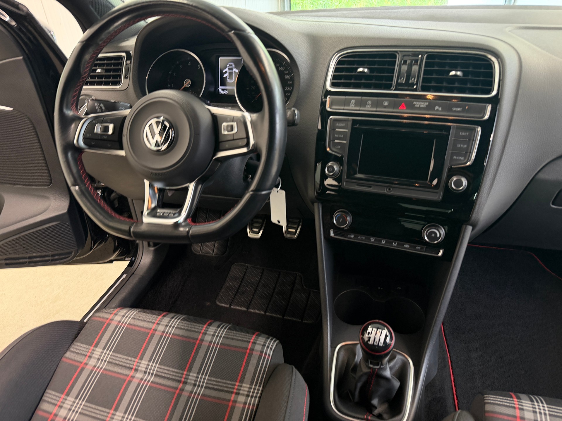 VW Polo 1.8 TSI GTI-image-18