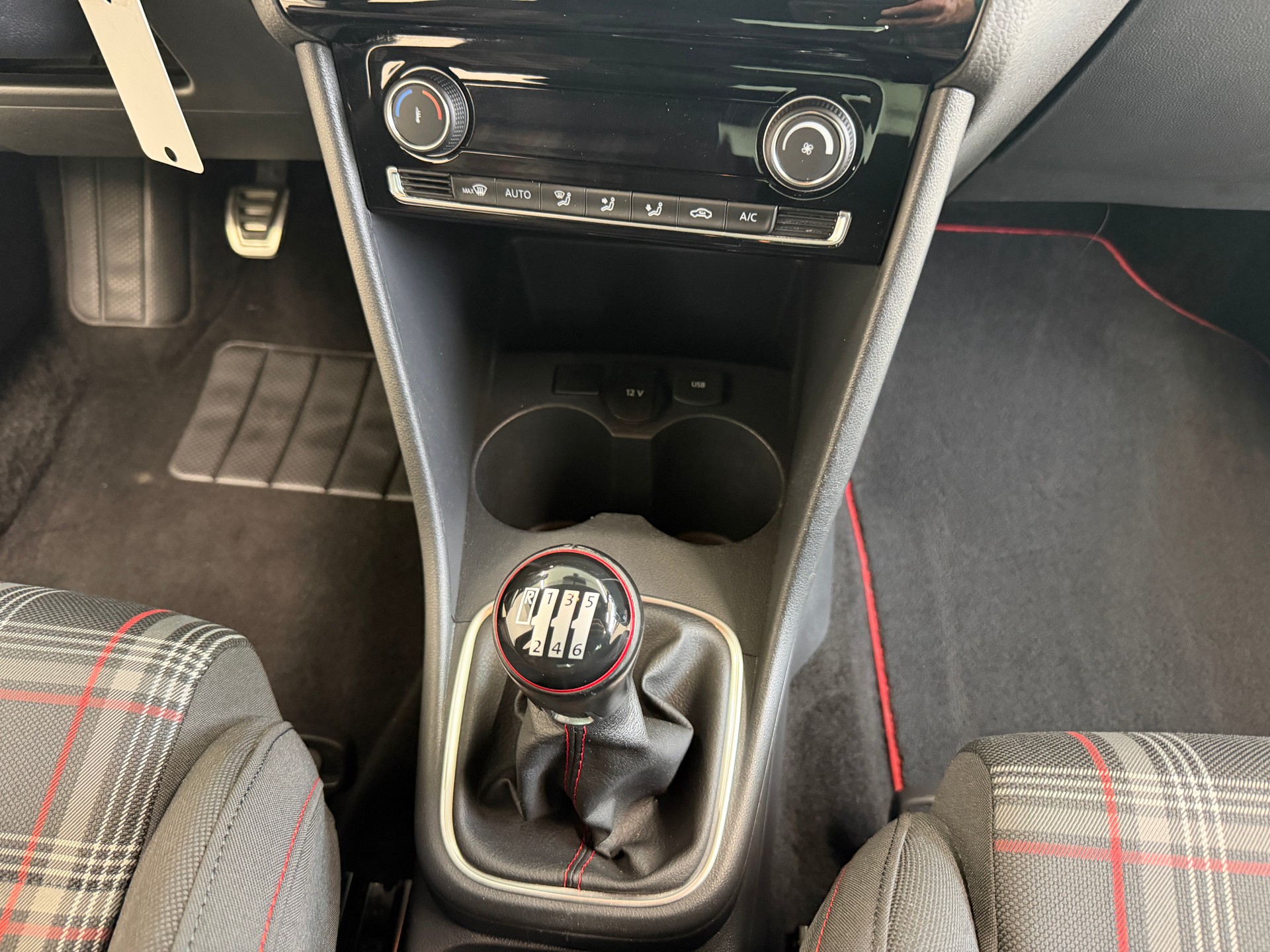 VW Polo 1.8 TSI GTI-image-19