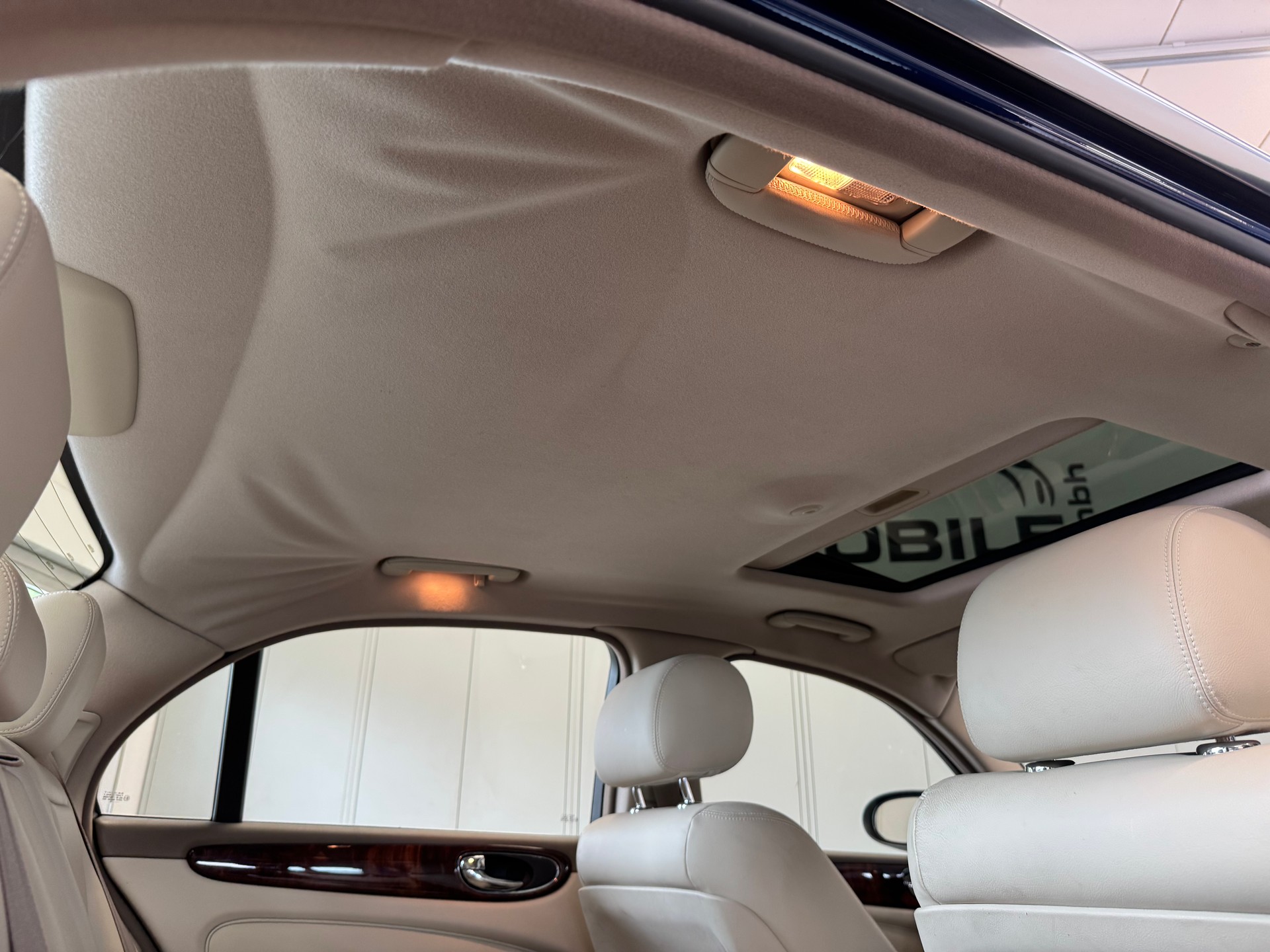 JAGUAR XJ8 4.2 V8 Executive-image-11