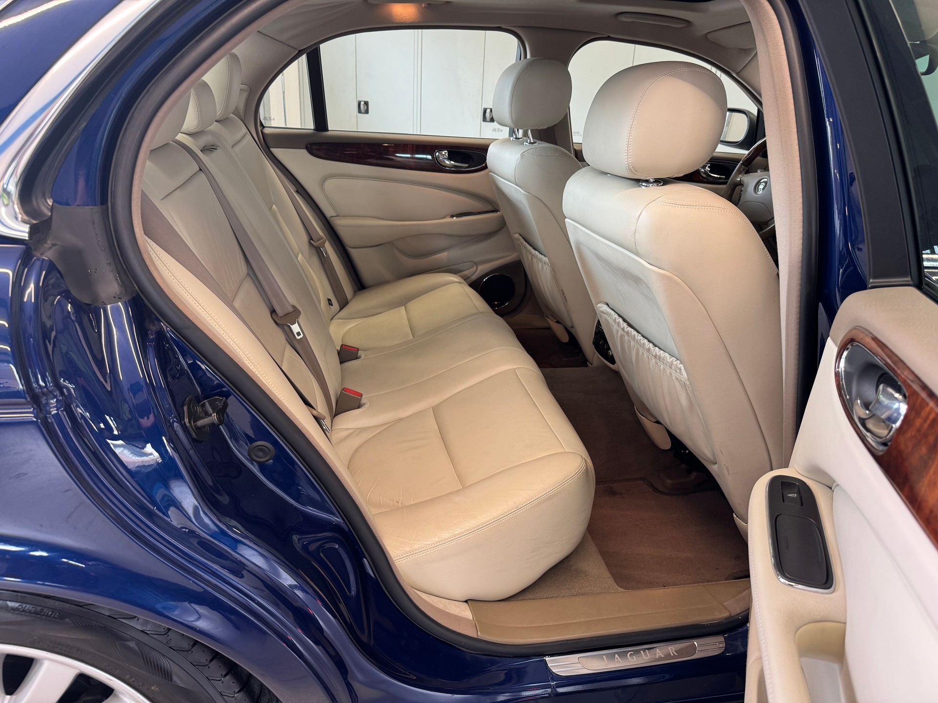 JAGUAR XJ8 4.2 V8 Executive-image-9