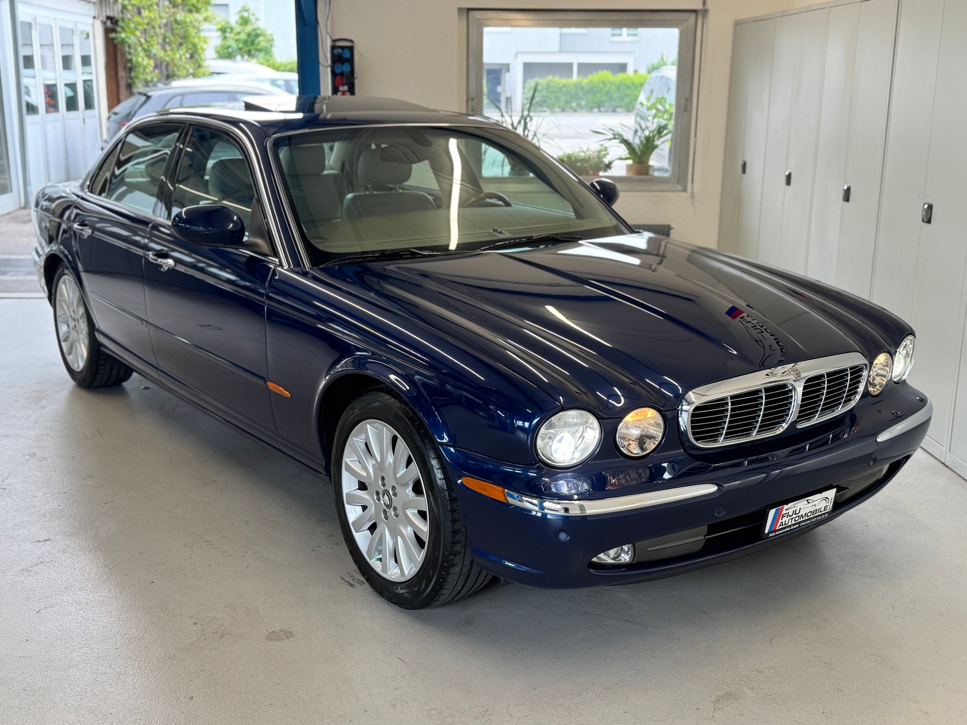 JAGUAR XJ8 4.2 V8 Executive-image-2