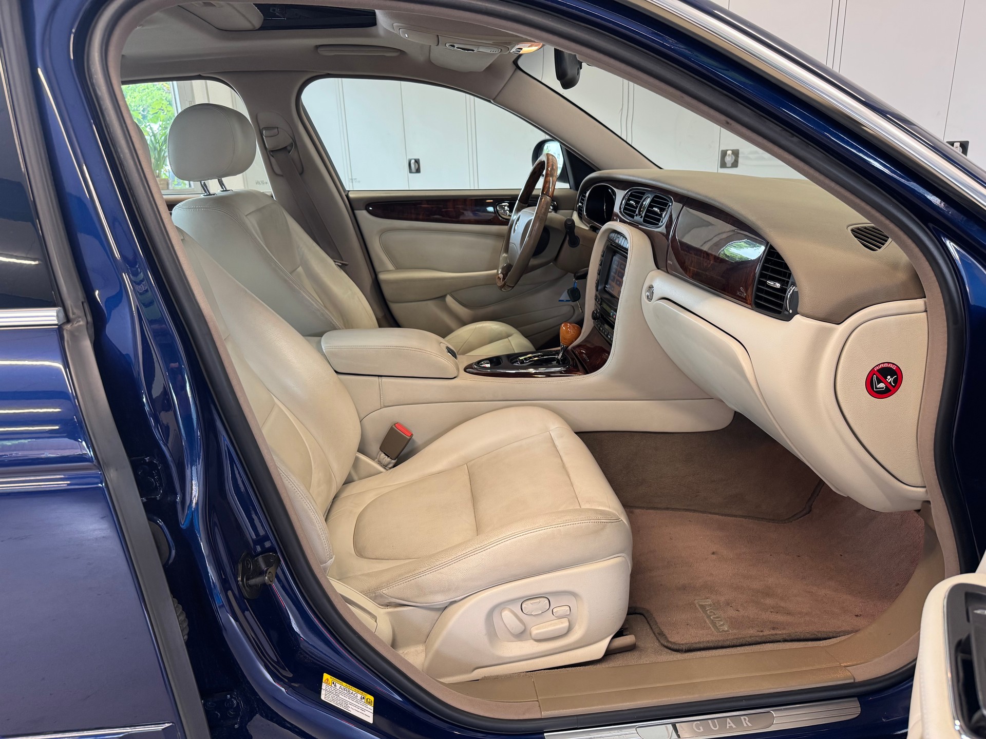 JAGUAR XJ8 4.2 V8 Executive-image-8