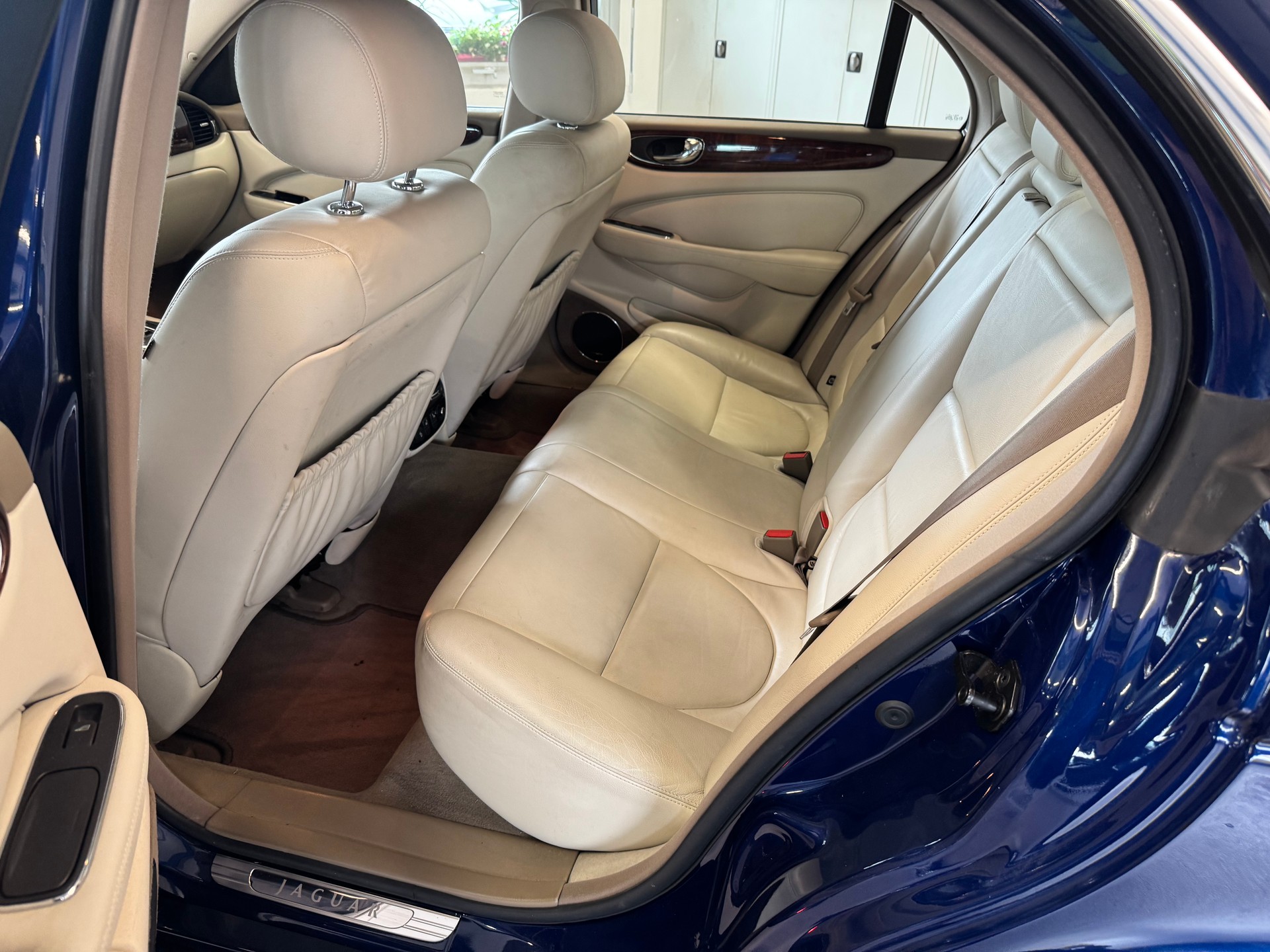 JAGUAR XJ8 4.2 V8 Executive-image-12