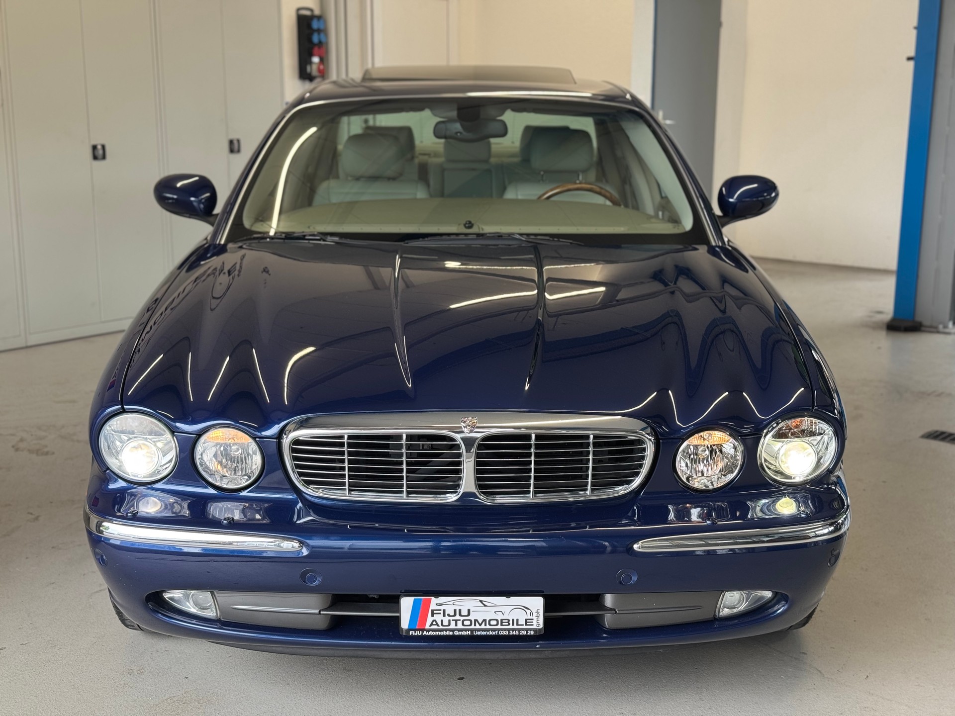 JAGUAR XJ8 4.2 V8 Executive-image-1