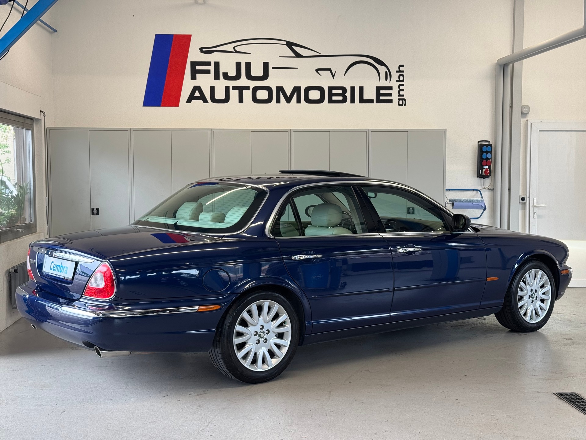 JAGUAR XJ8 4.2 V8 Executive-image-3