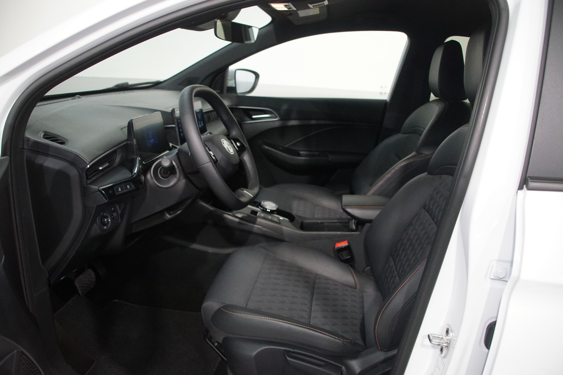 MG 3 1.5 Hybrid Luxury Aut. ++SWISS++-image-10