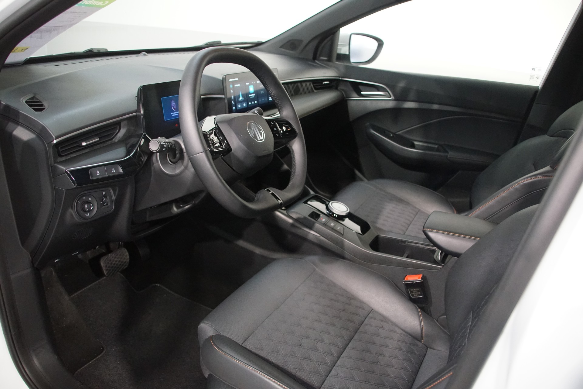 MG 3 1.5 Hybrid Luxury Aut. ++SWISS++-image-9