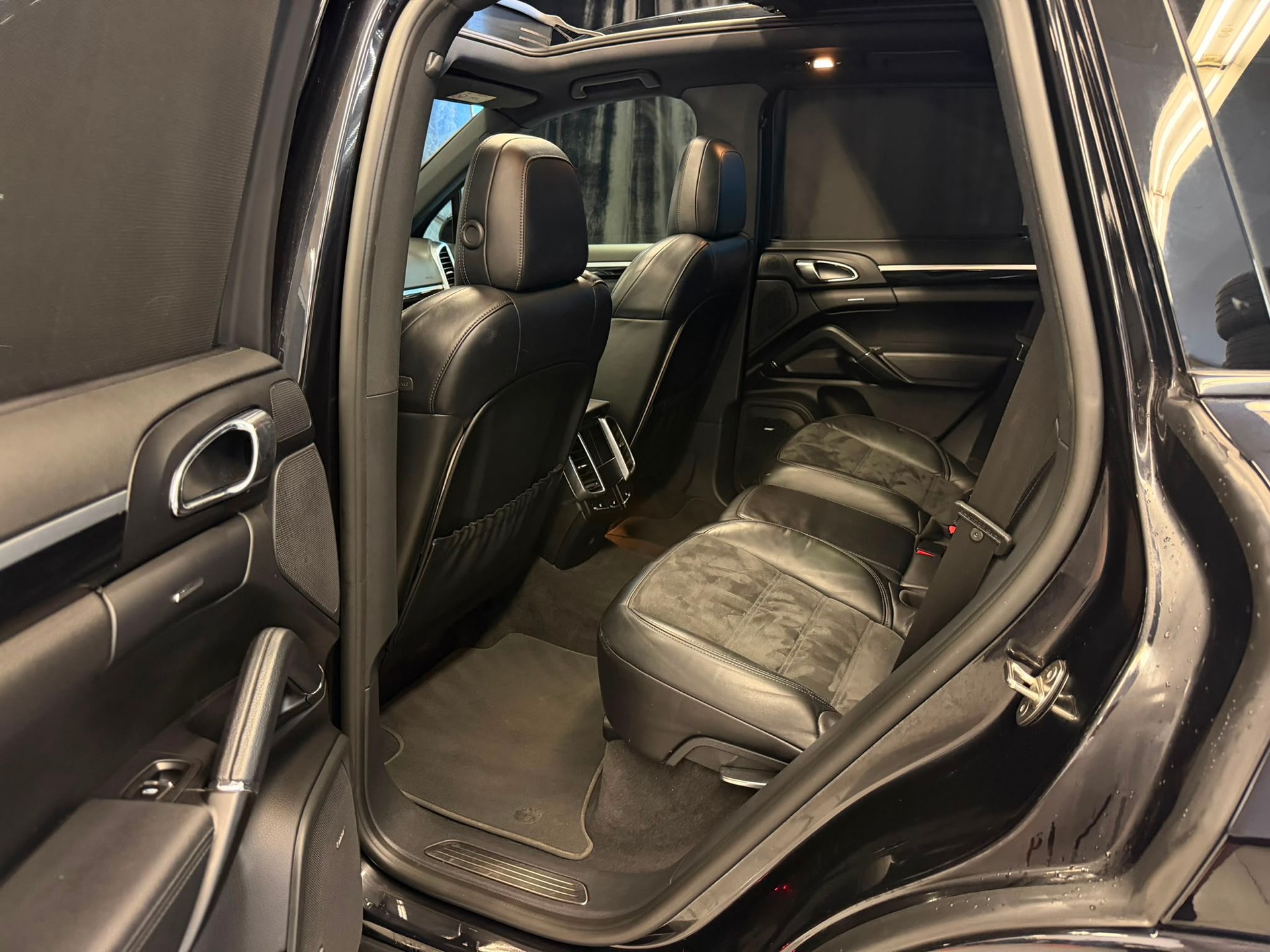 PORSCHE Cayenne Diesel Platinum Edition-image-13