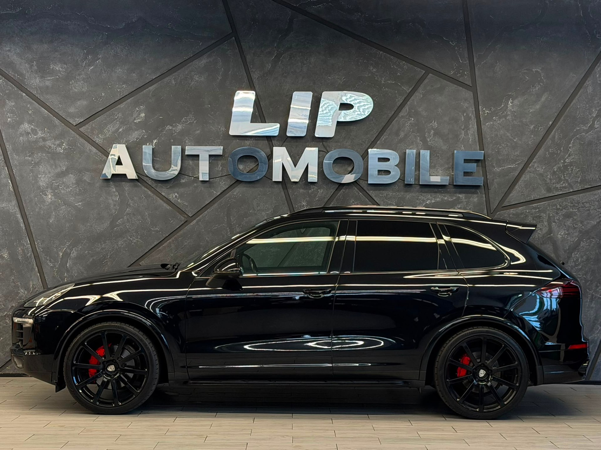 PORSCHE Cayenne Diesel Platinum Edition-image-4