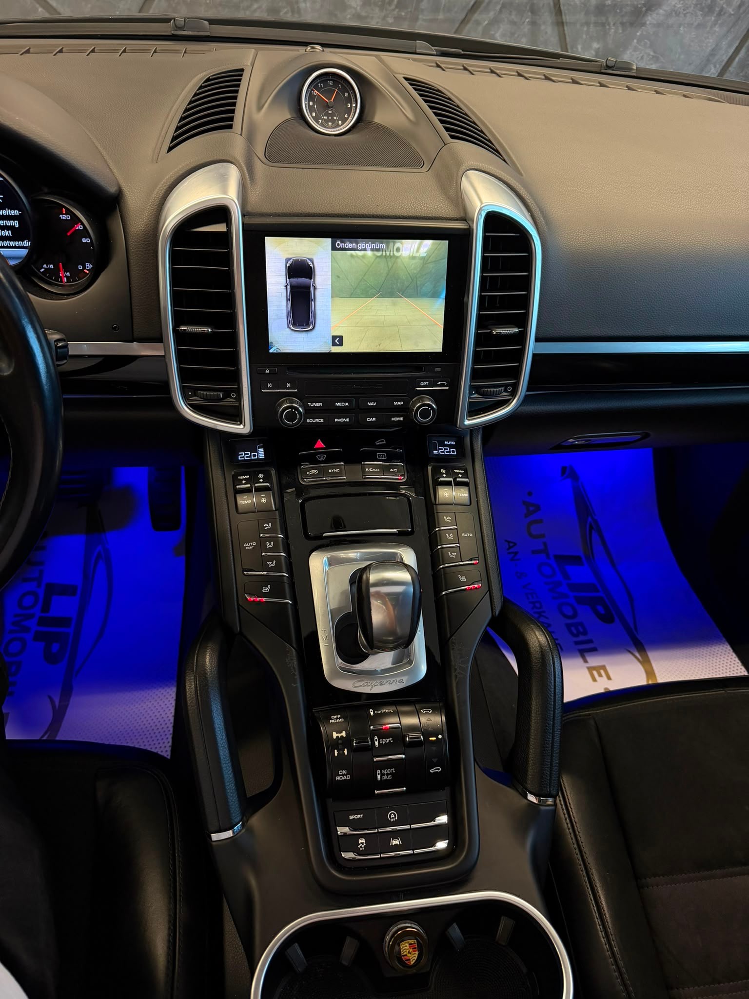 PORSCHE Cayenne Diesel Platinum Edition-image-15