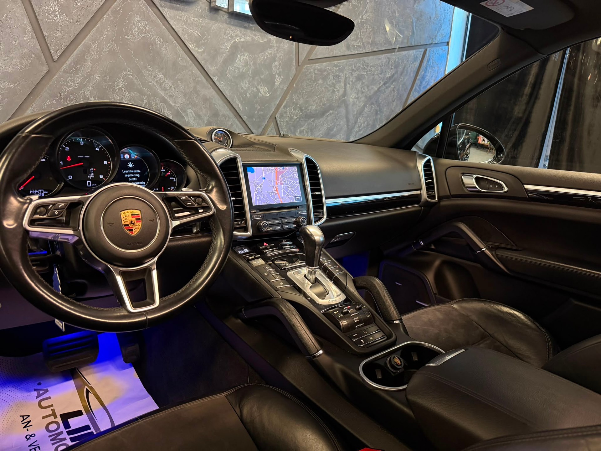PORSCHE Cayenne Diesel Platinum Edition-image-9