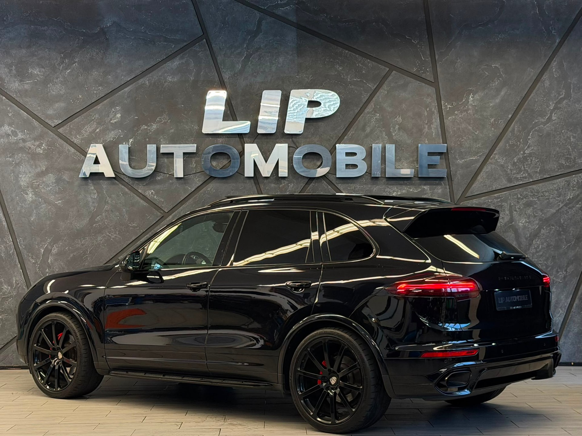 PORSCHE Cayenne Diesel Platinum Edition-image-7