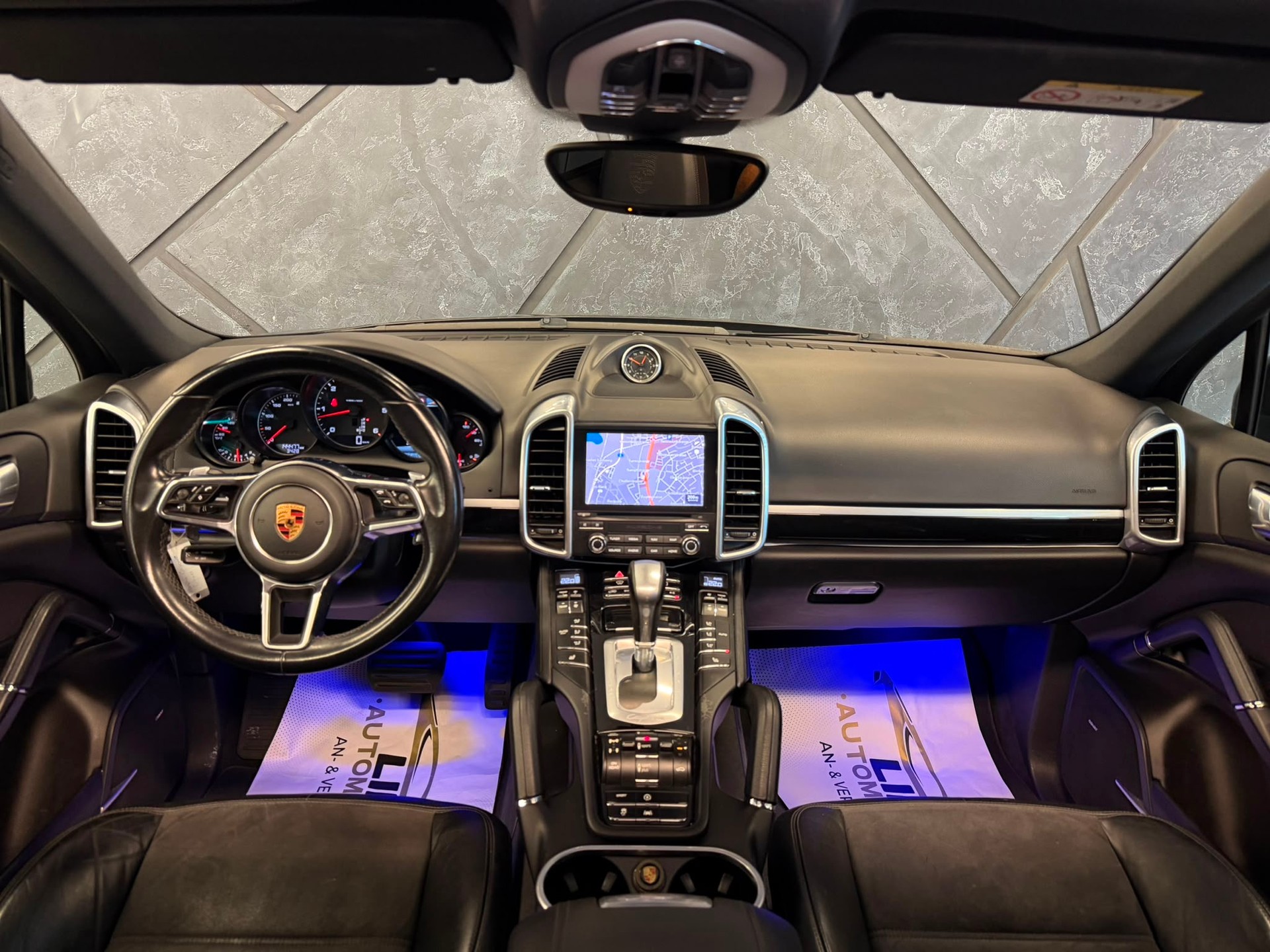 PORSCHE Cayenne Diesel Platinum Edition-image-8