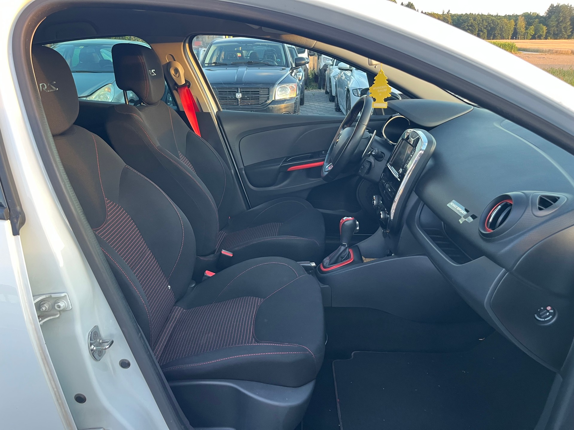RENAULT Clio 1.6 T RS 200 EDC-image-10