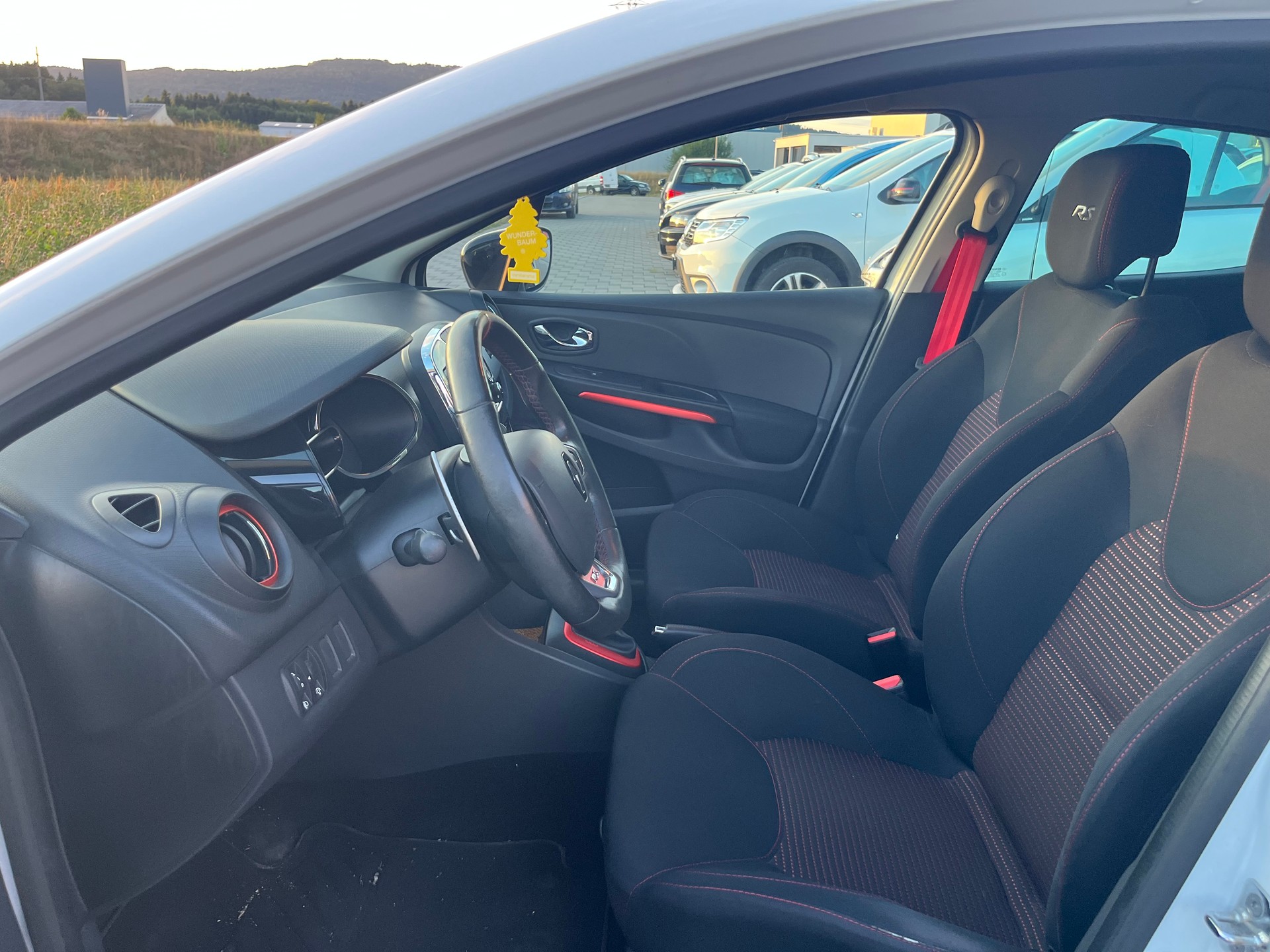 RENAULT Clio 1.6 T RS 200 EDC-image-12