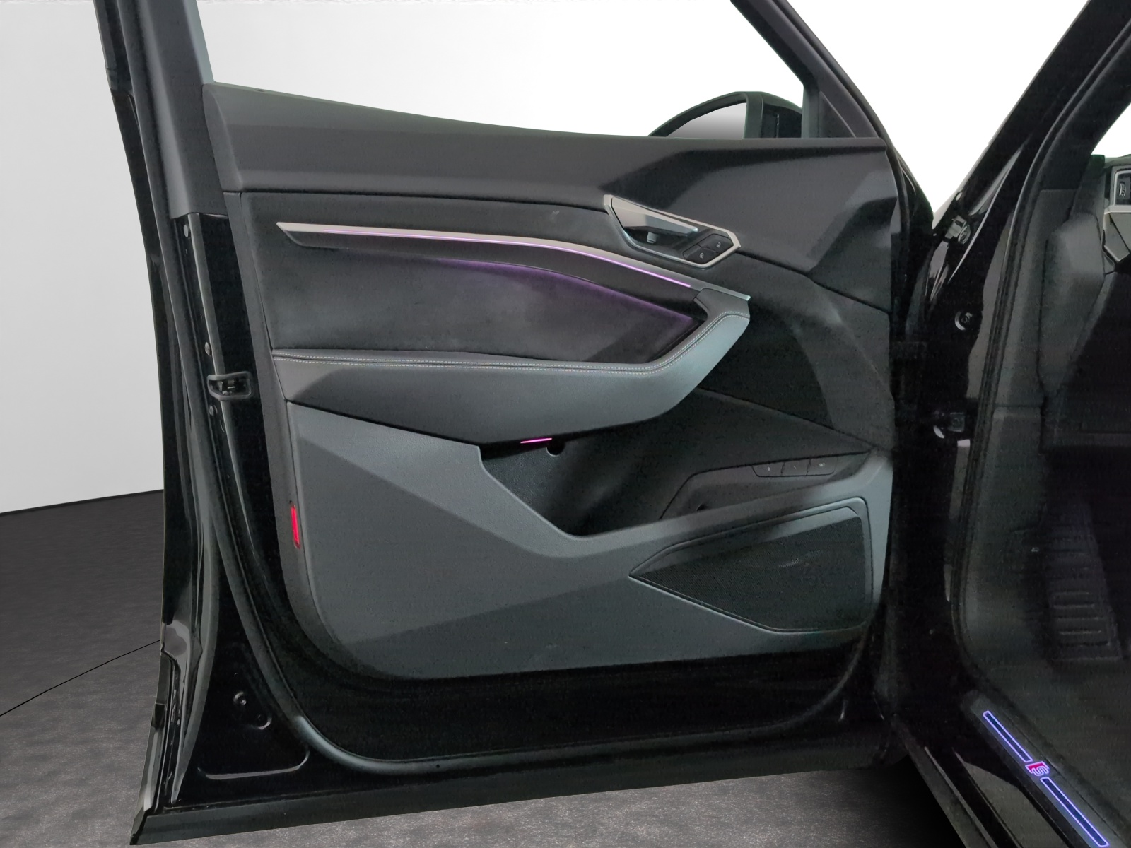 AUDI e-tron 55 Sportback S Line Black Edition quattro-image-13