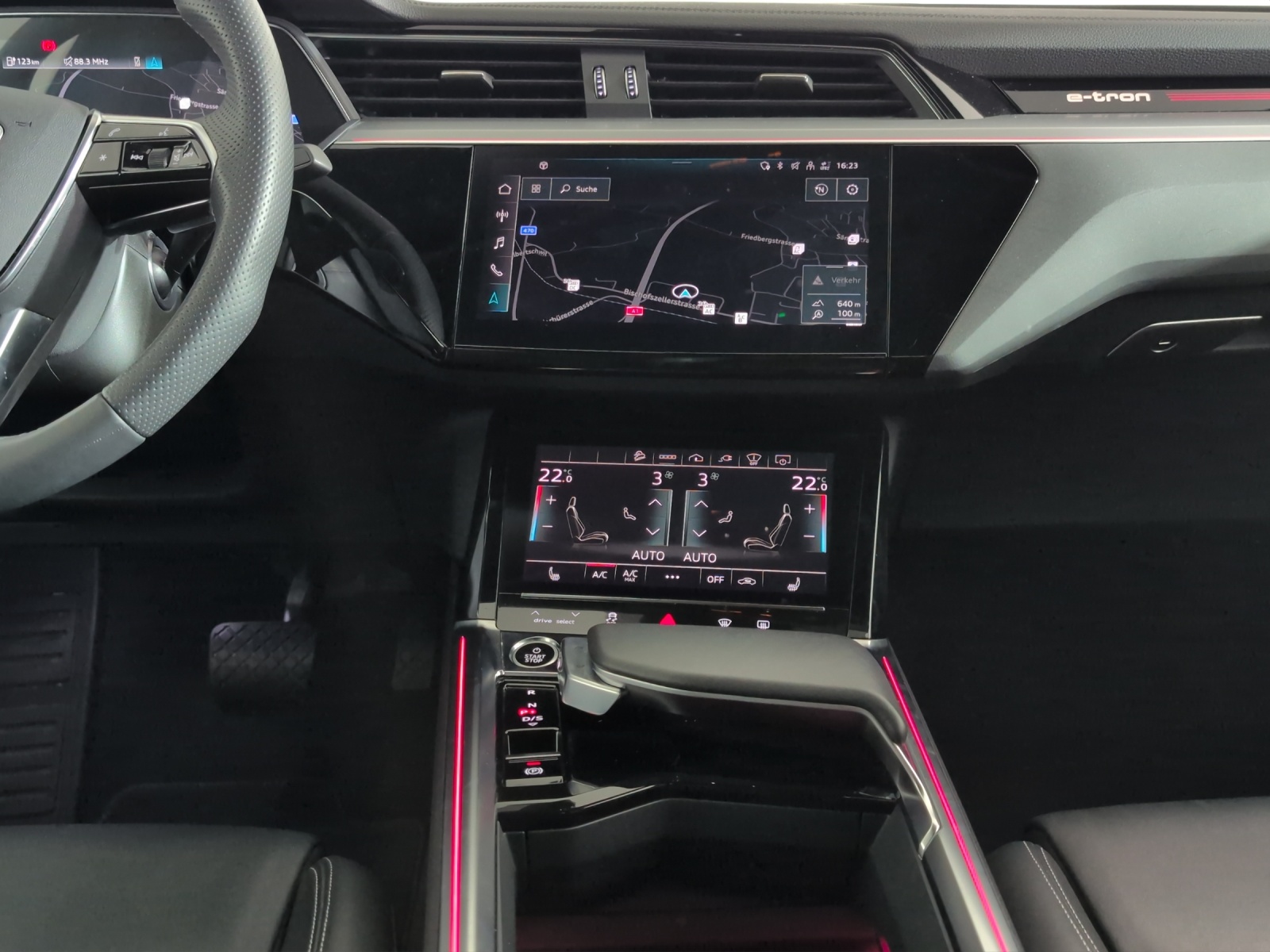 AUDI e-tron 55 Sportback S Line Black Edition quattro-image-10