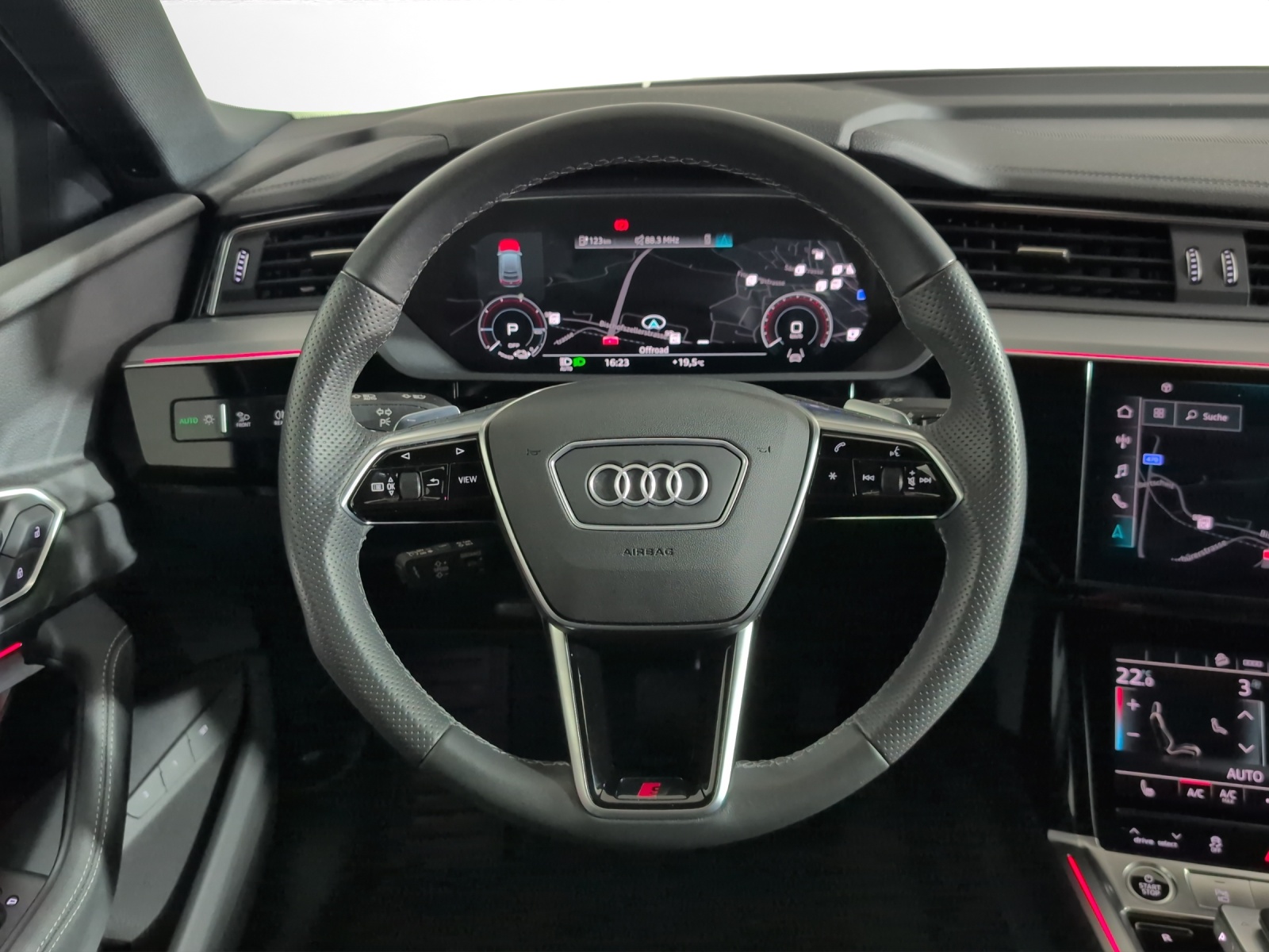 AUDI e-tron 55 Sportback S Line Black Edition quattro-image-11
