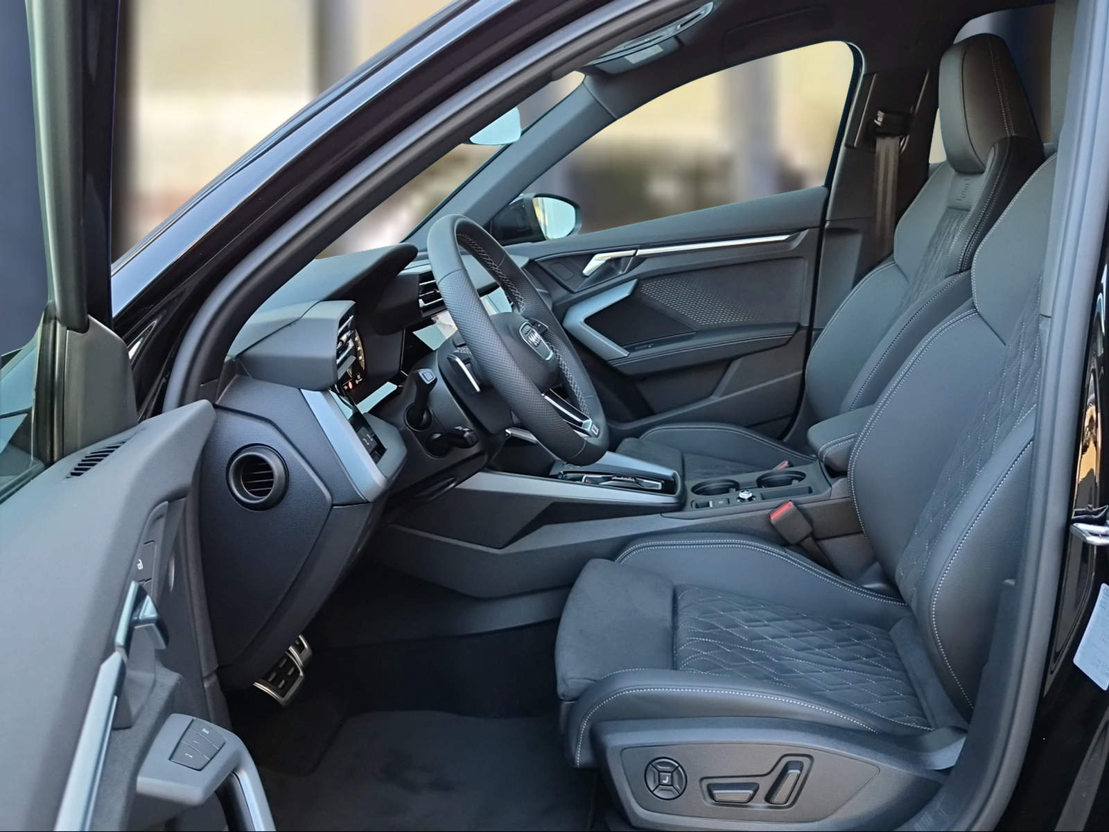 AUDI A3 Sportback TFSI e 200 kW S line Attraction S tronic Mythosschwarz Metallic-image-8