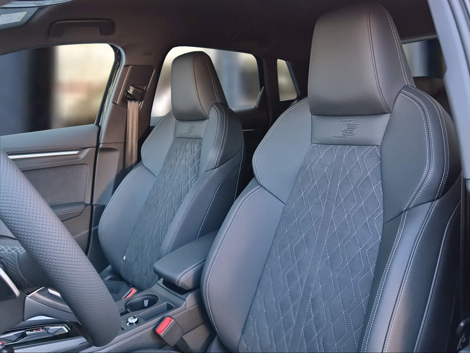 AUDI A3 Sportback TFSI e 200 kW S line Attraction S tronic Mythosschwarz Metallic-image-7
