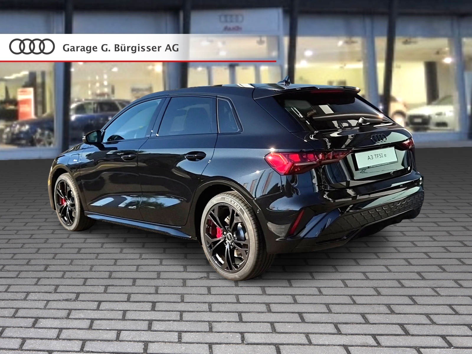 AUDI A3 Sportback TFSI e 200 kW S line Attraction S tronic Mythosschwarz Metallic-image-3