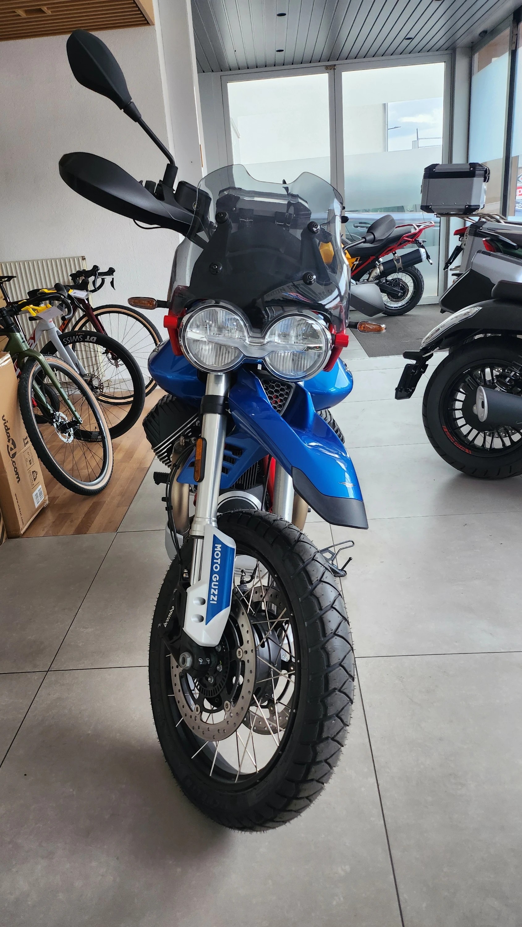 MOTO GUZZI V85 TT Premium Graphics 2-Tone 35kW-image-4