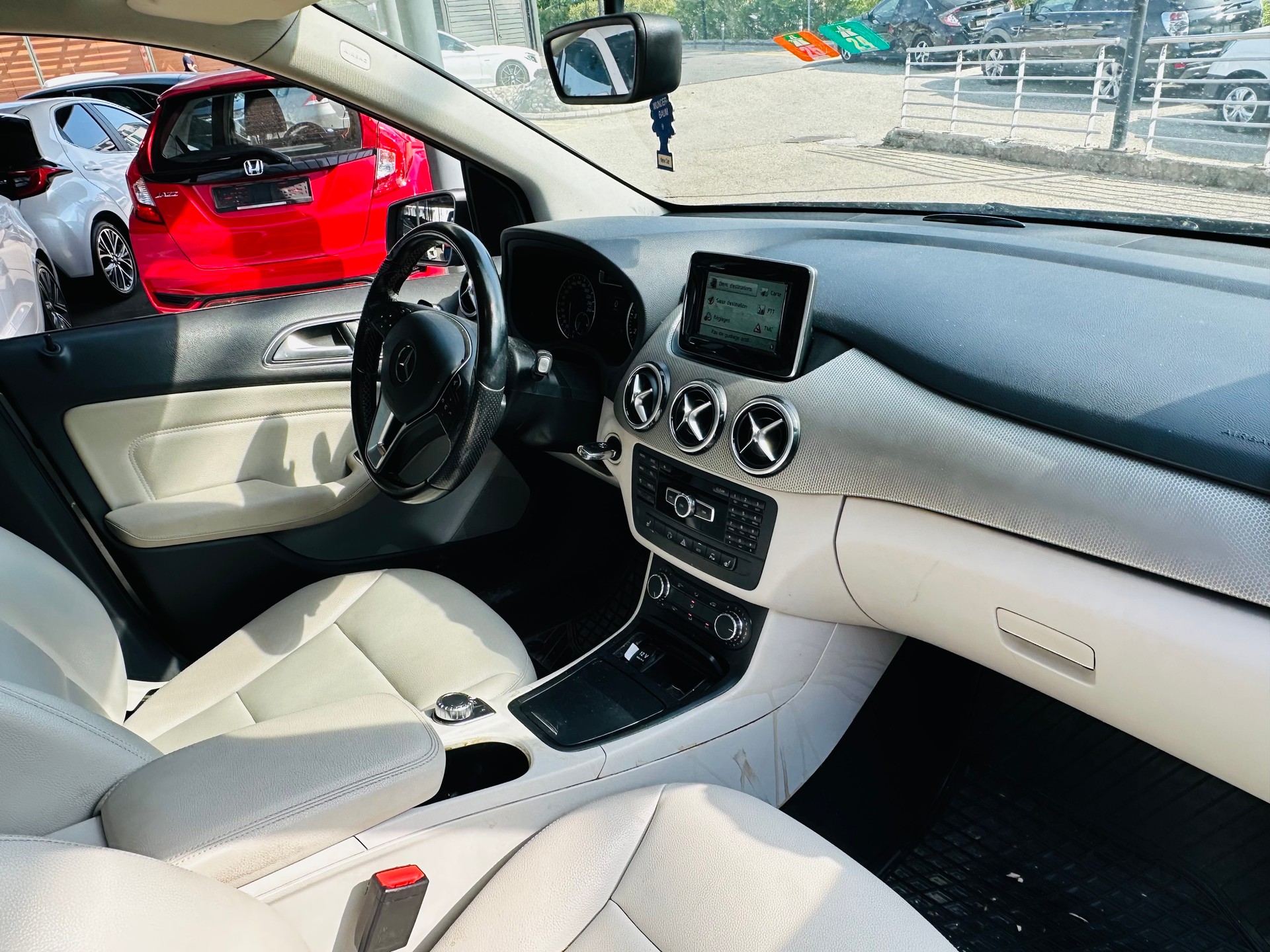 MERCEDES-BENZ B 220 4Matic 7G-DCT-image-8