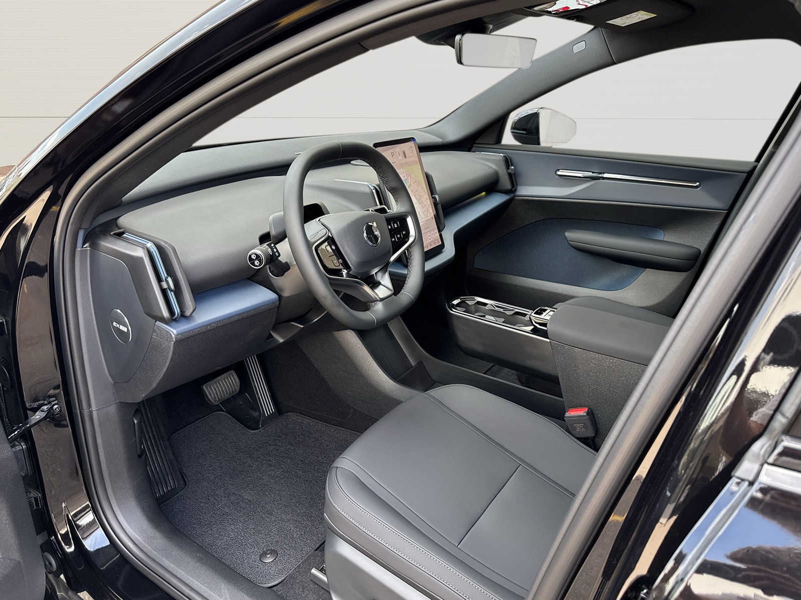 VOLVO EX30 E60 Twin Ultra Performance Sw. Black Ed. AWD-image-6