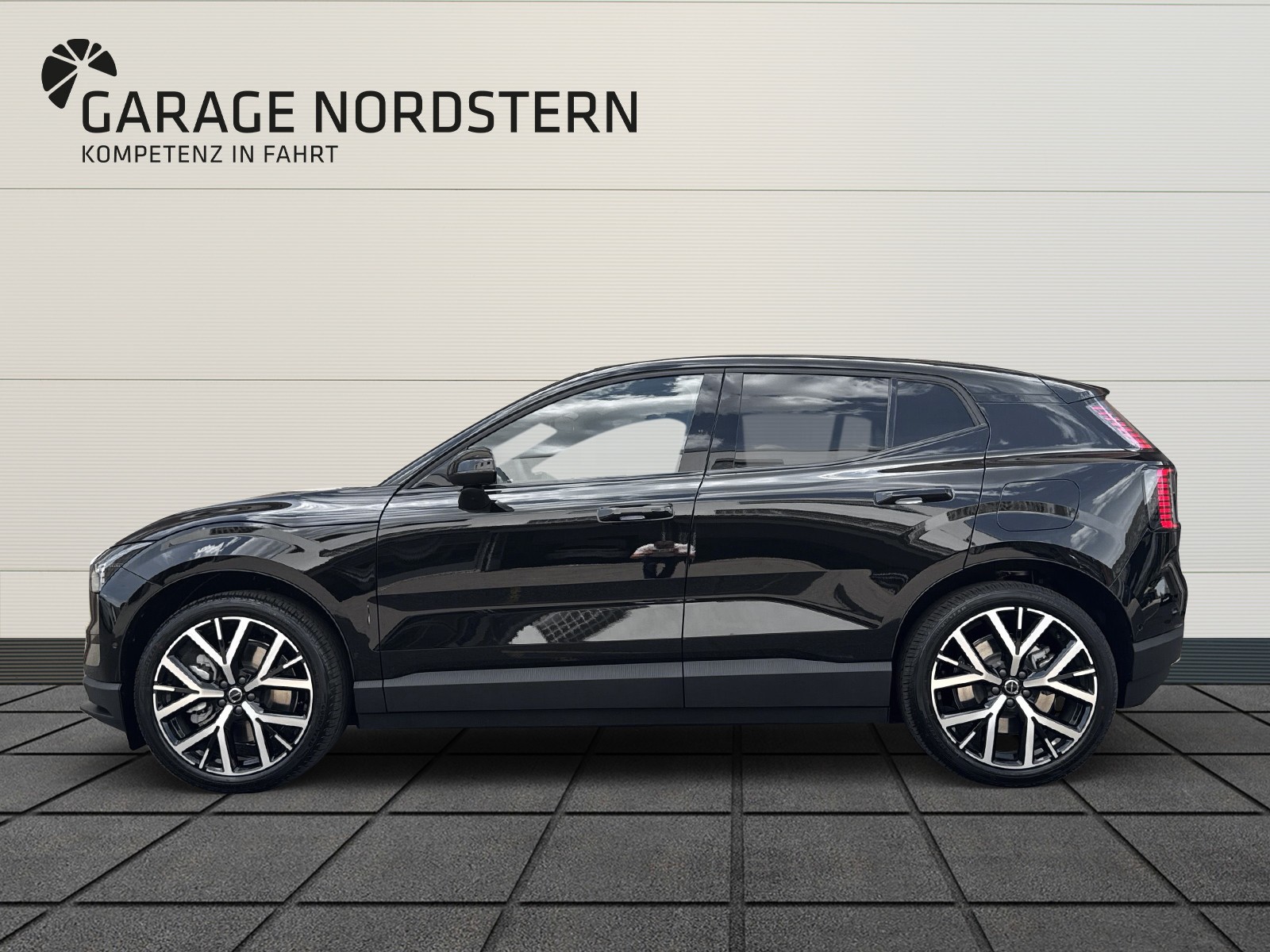 VOLVO EX30 E60 Twin Ultra Performance Sw. Black Ed. AWD-image-1