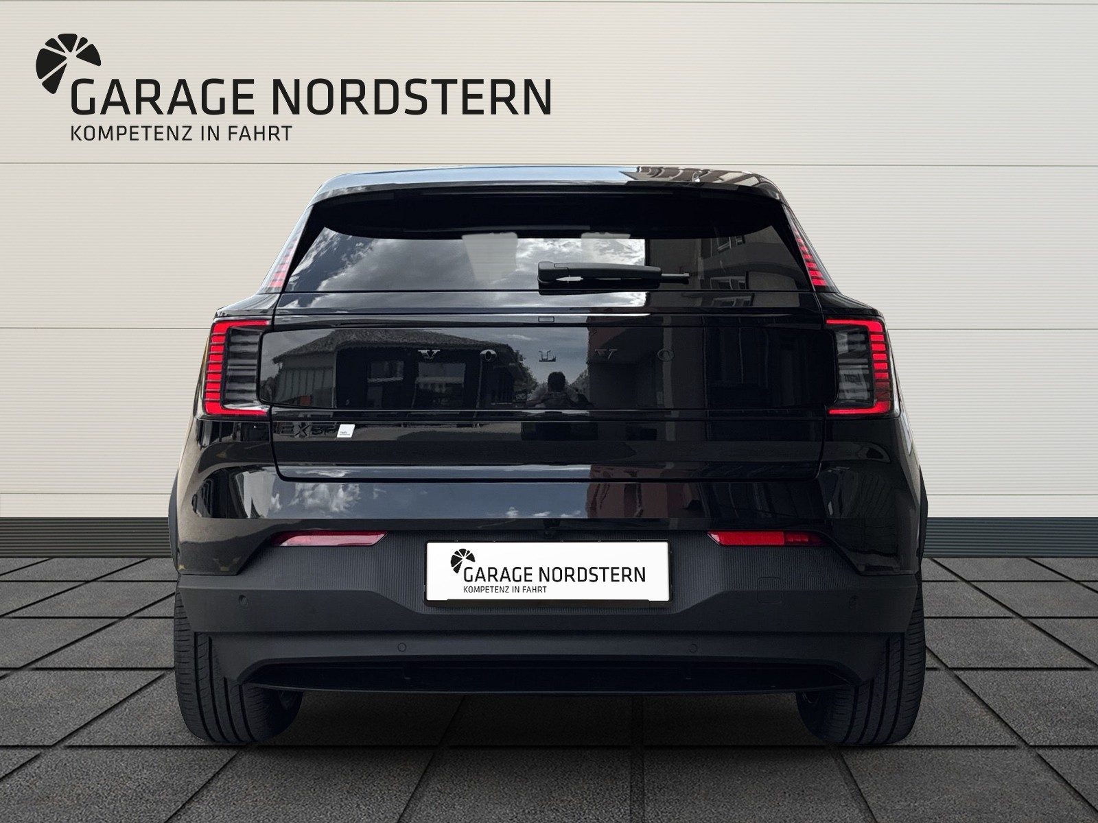 VOLVO EX30 E60 Twin Ultra Performance Sw. Black Ed. AWD-image-3