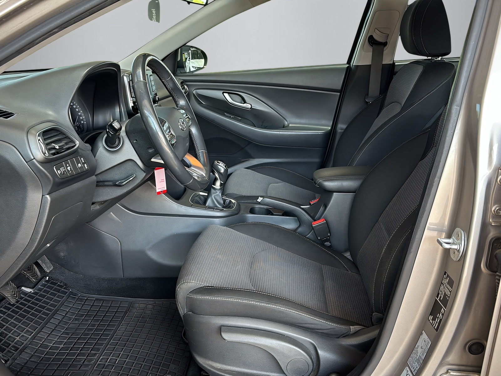 HYUNDAI i30 Wagon 1.4 Yes!-image-2
