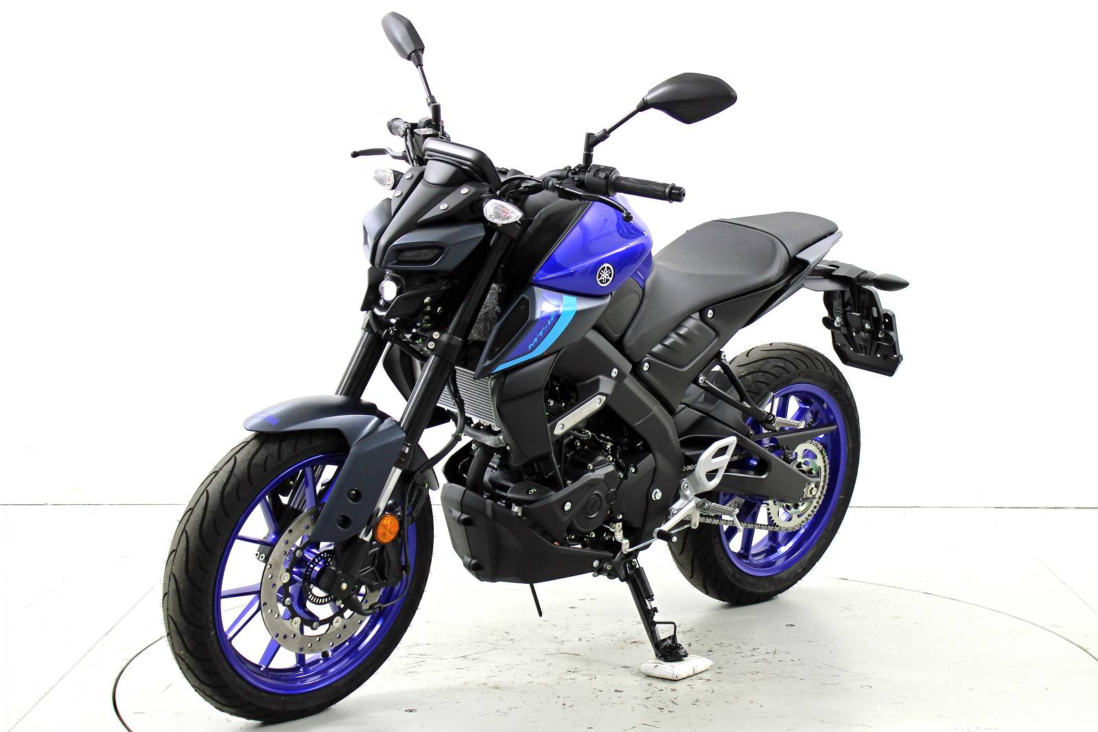 YAMAHA MT-125 ABS-showroom-element-2
