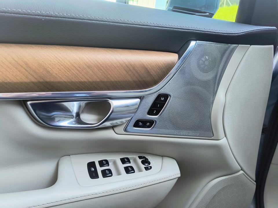 VOLVO S90 T8 eAWD Twin Engine Inscription Geartronic-image-12