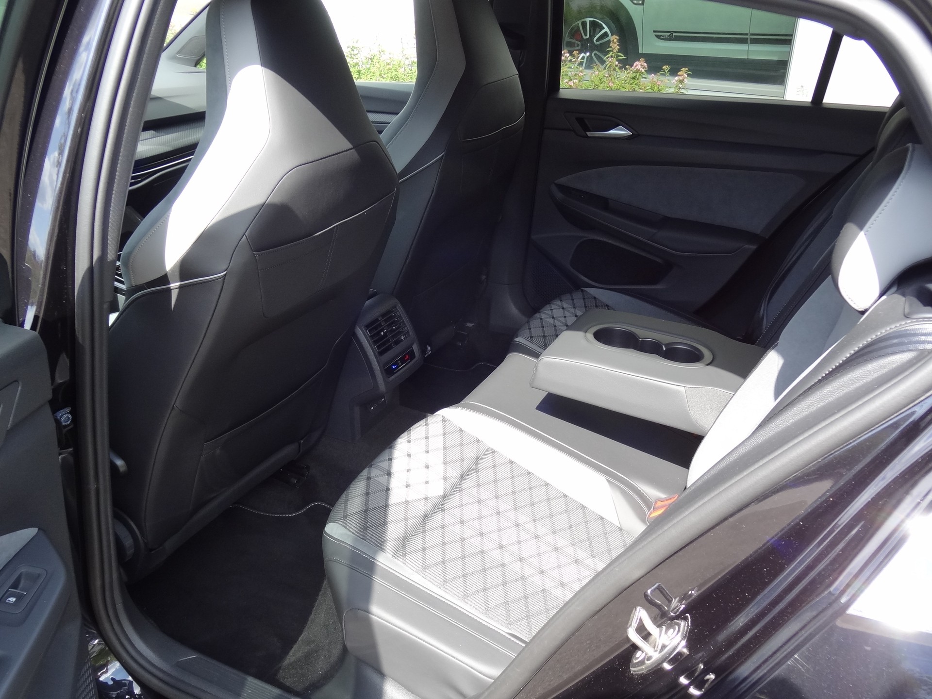 VW Golf 1.5 e TSI ACT Life DSG-image-9