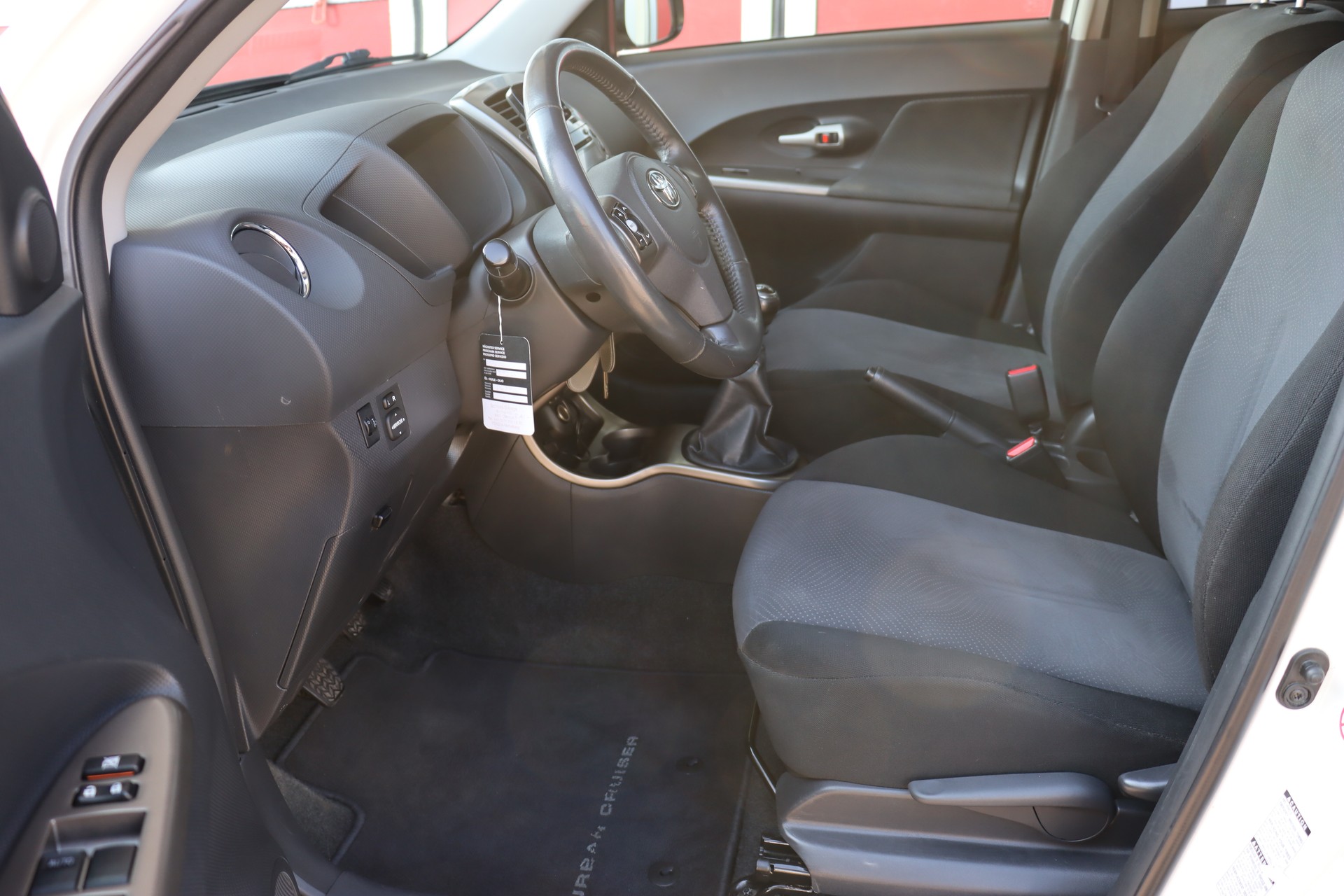TOYOTA UrbanCruiser 1.4 D-4D Linea Luna 4WD-image-10
