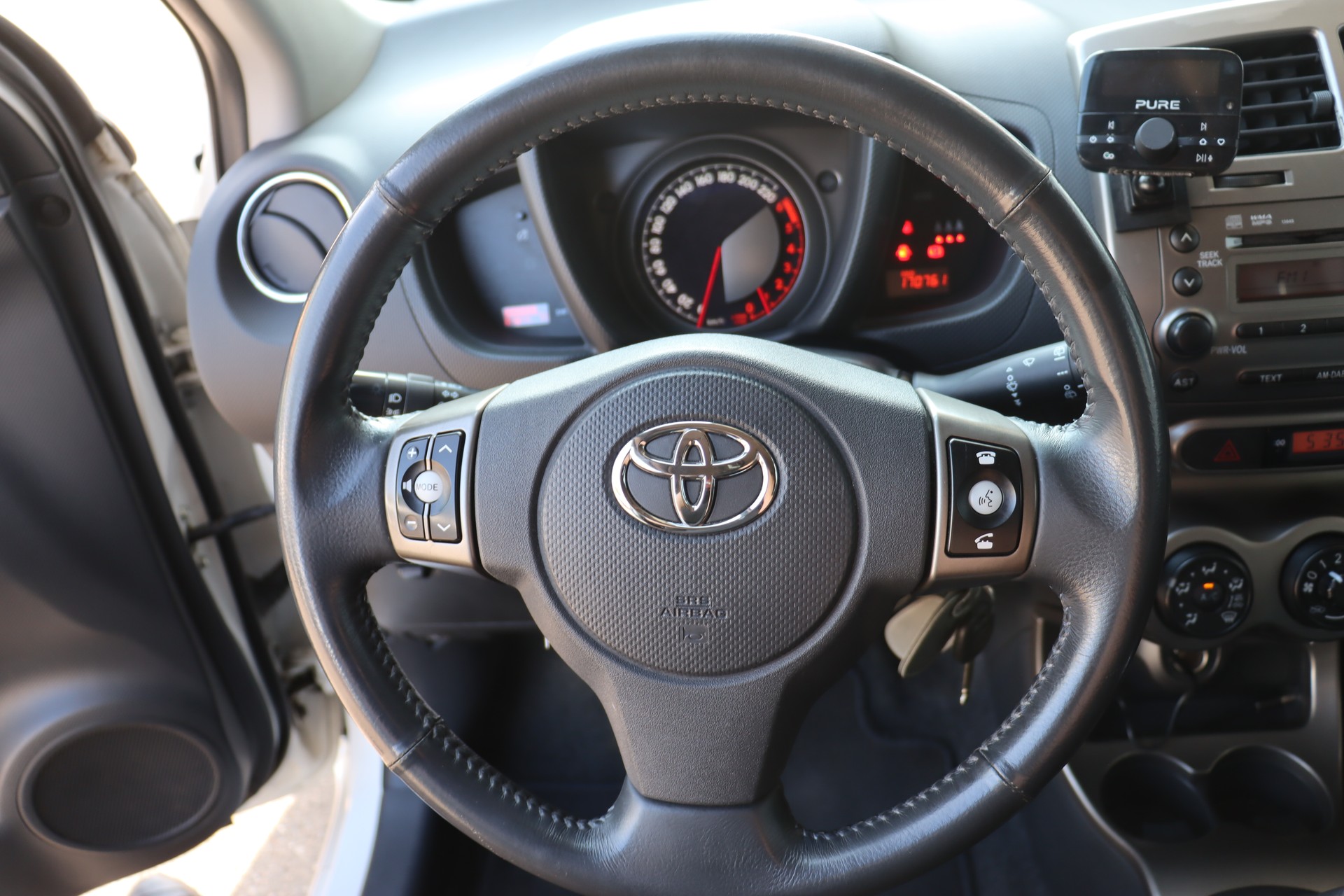 TOYOTA UrbanCruiser 1.4 D-4D Linea Luna 4WD-image-13