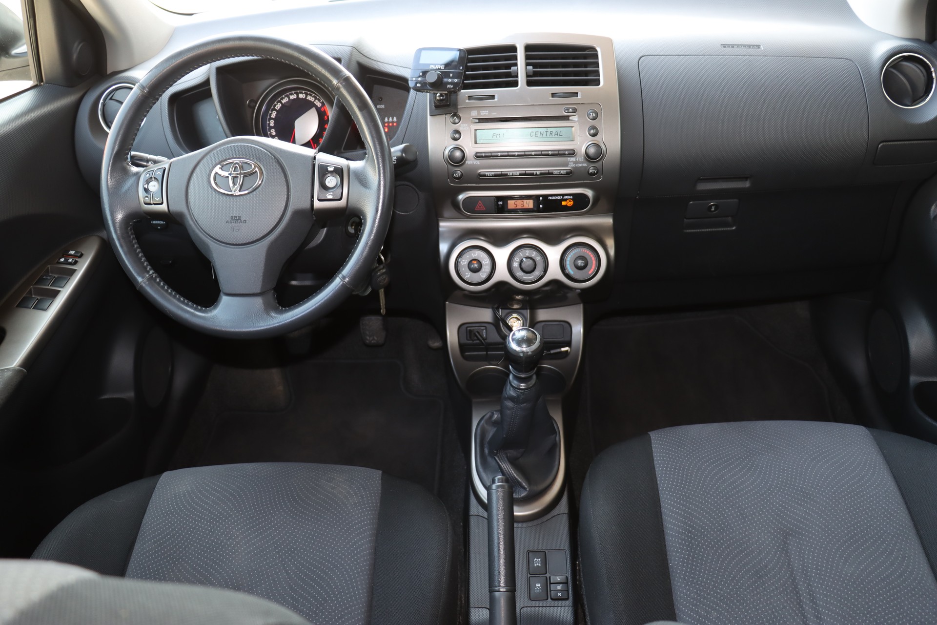 TOYOTA UrbanCruiser 1.4 D-4D Linea Luna 4WD-image-9