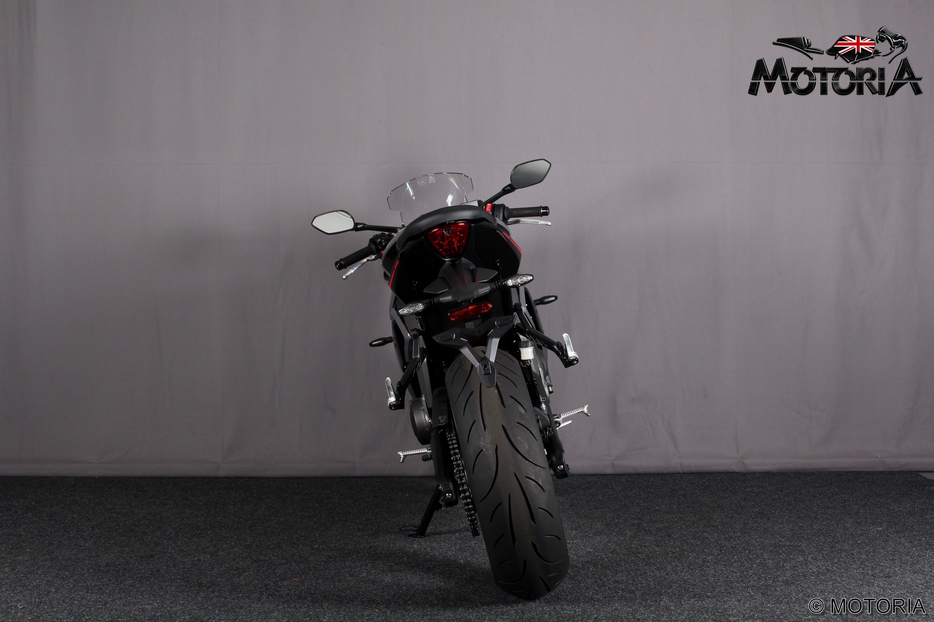 TRIUMPH Daytona 660-showroom-element-3