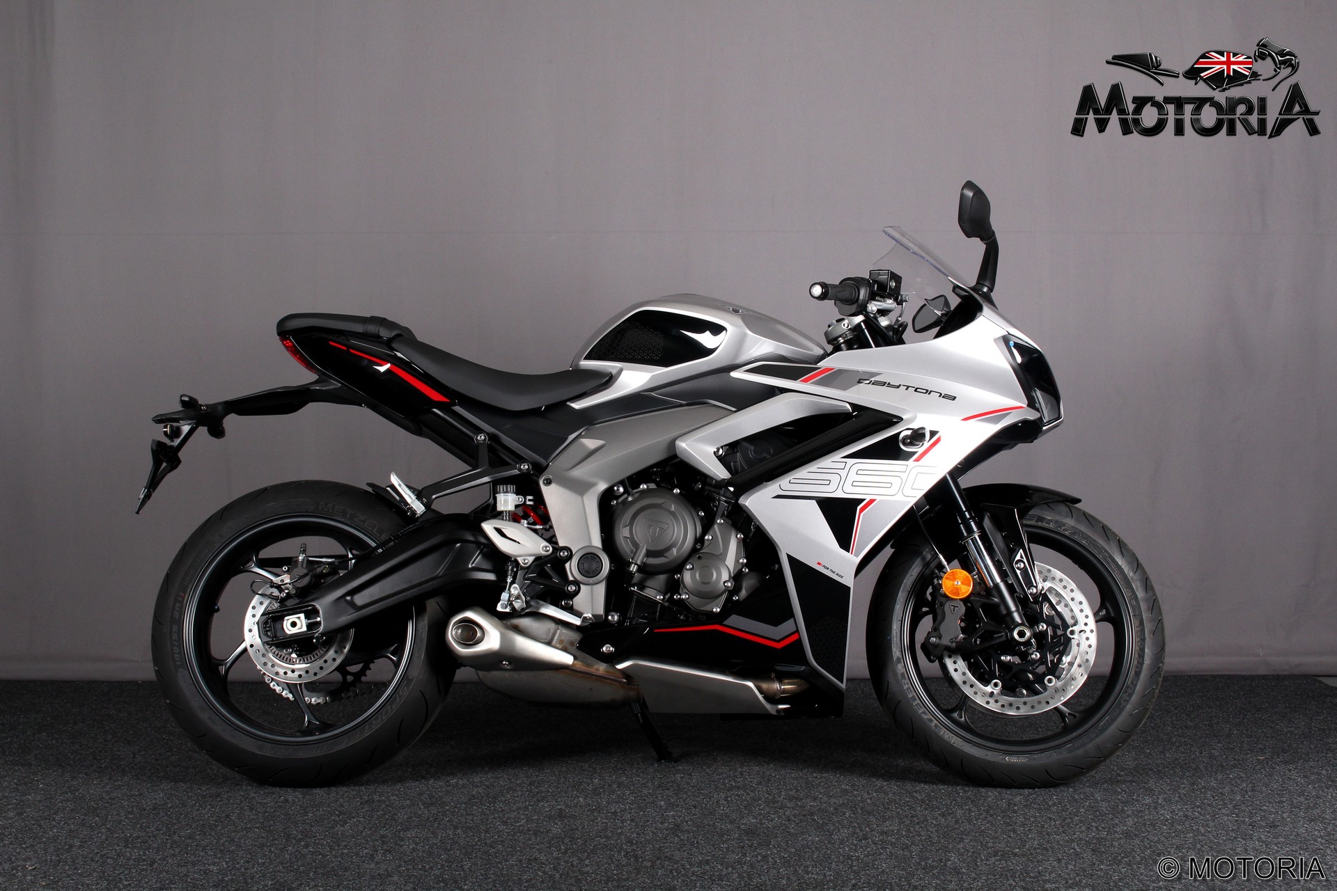 TRIUMPH Daytona 660-showroom-element-1